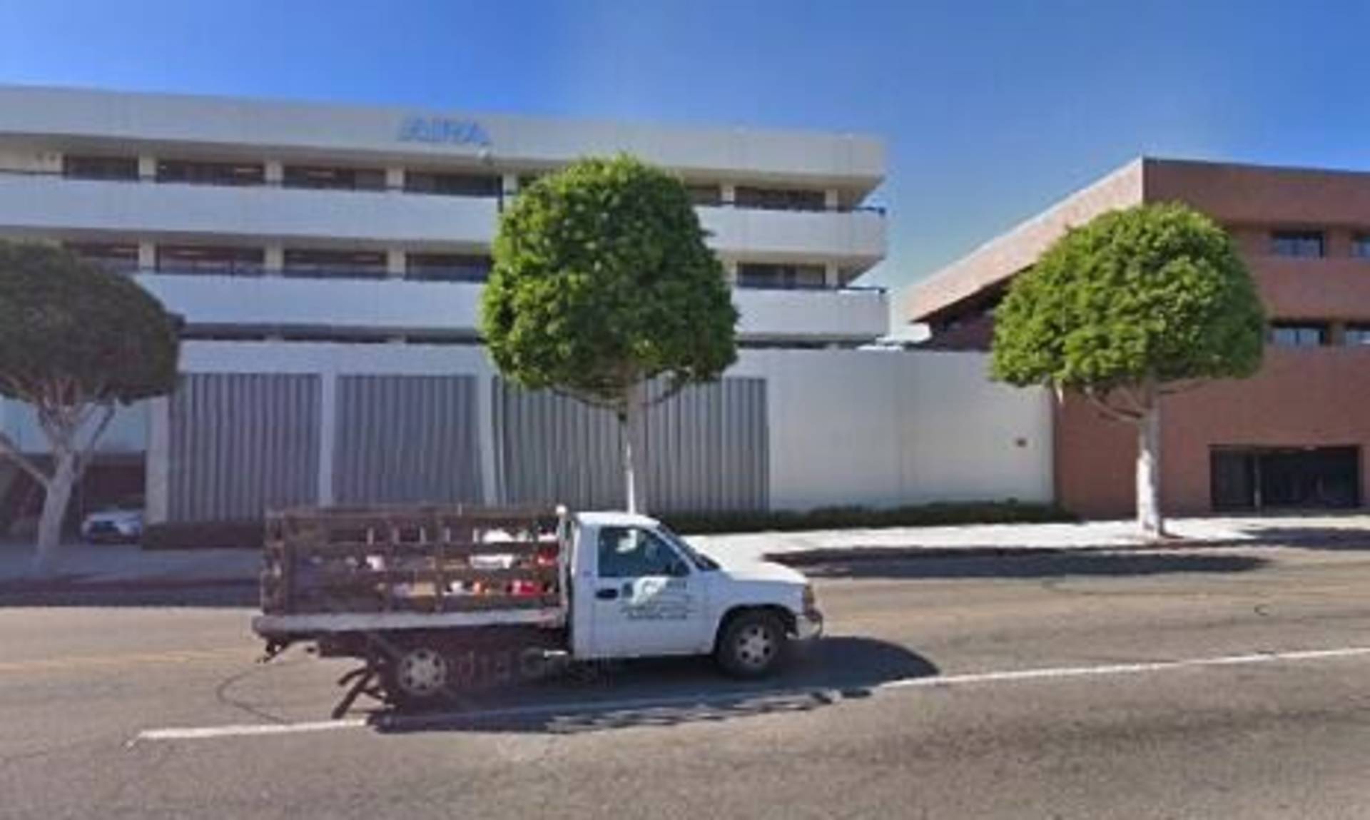 405 S Beverly Dr