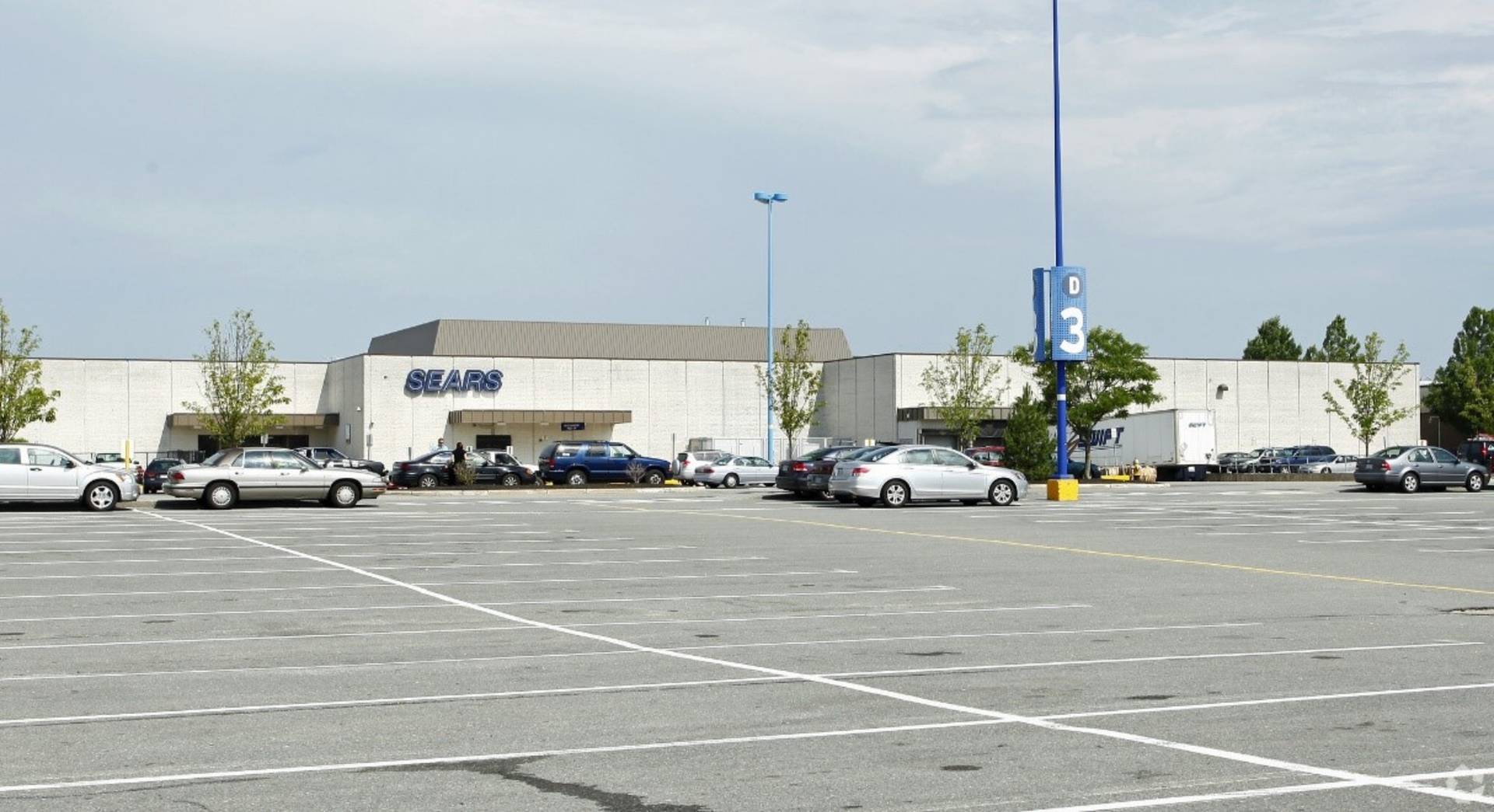 The Maine Mall, 400 Maine Mall | JLL Properties - US