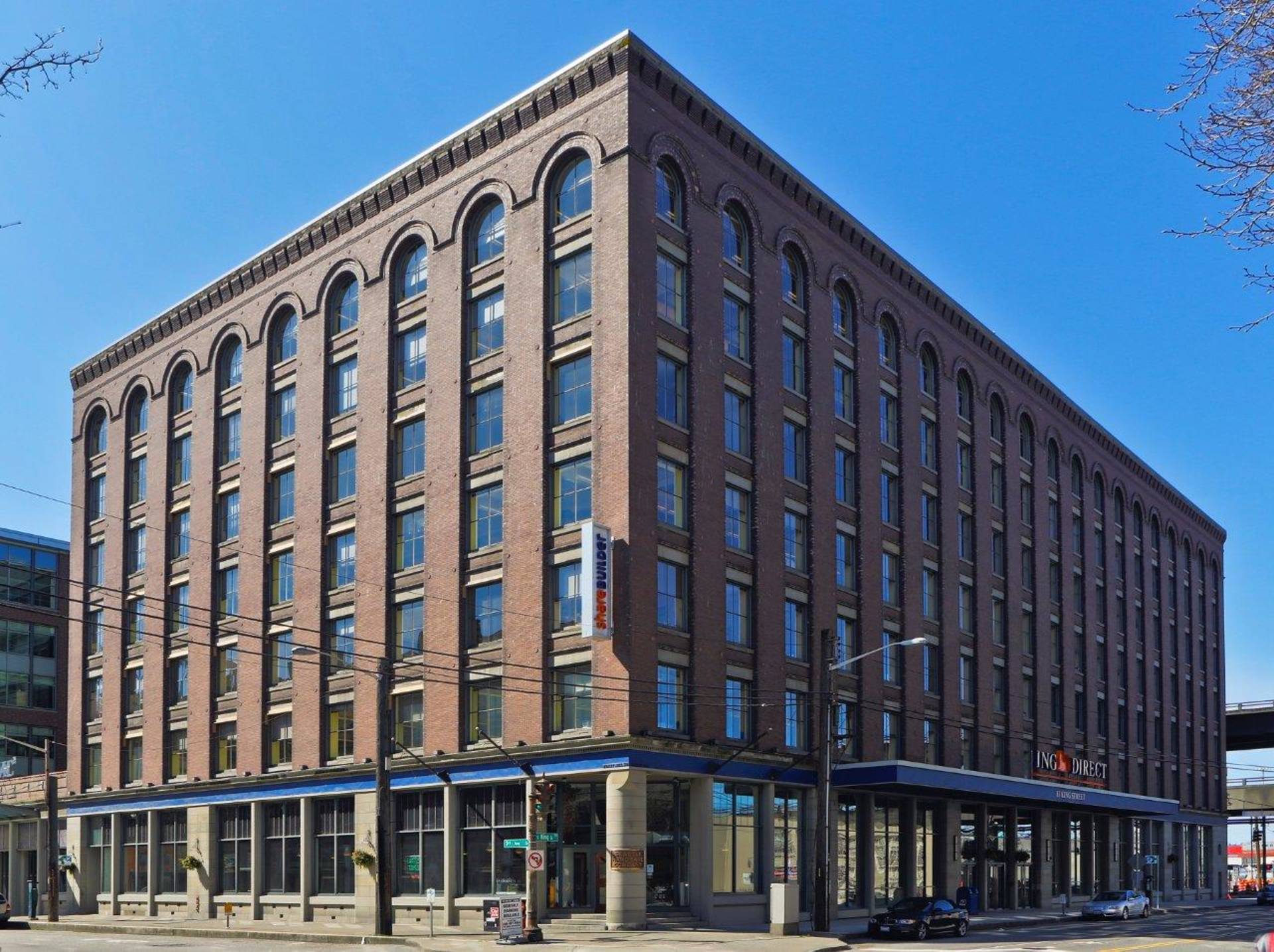 83 S King St