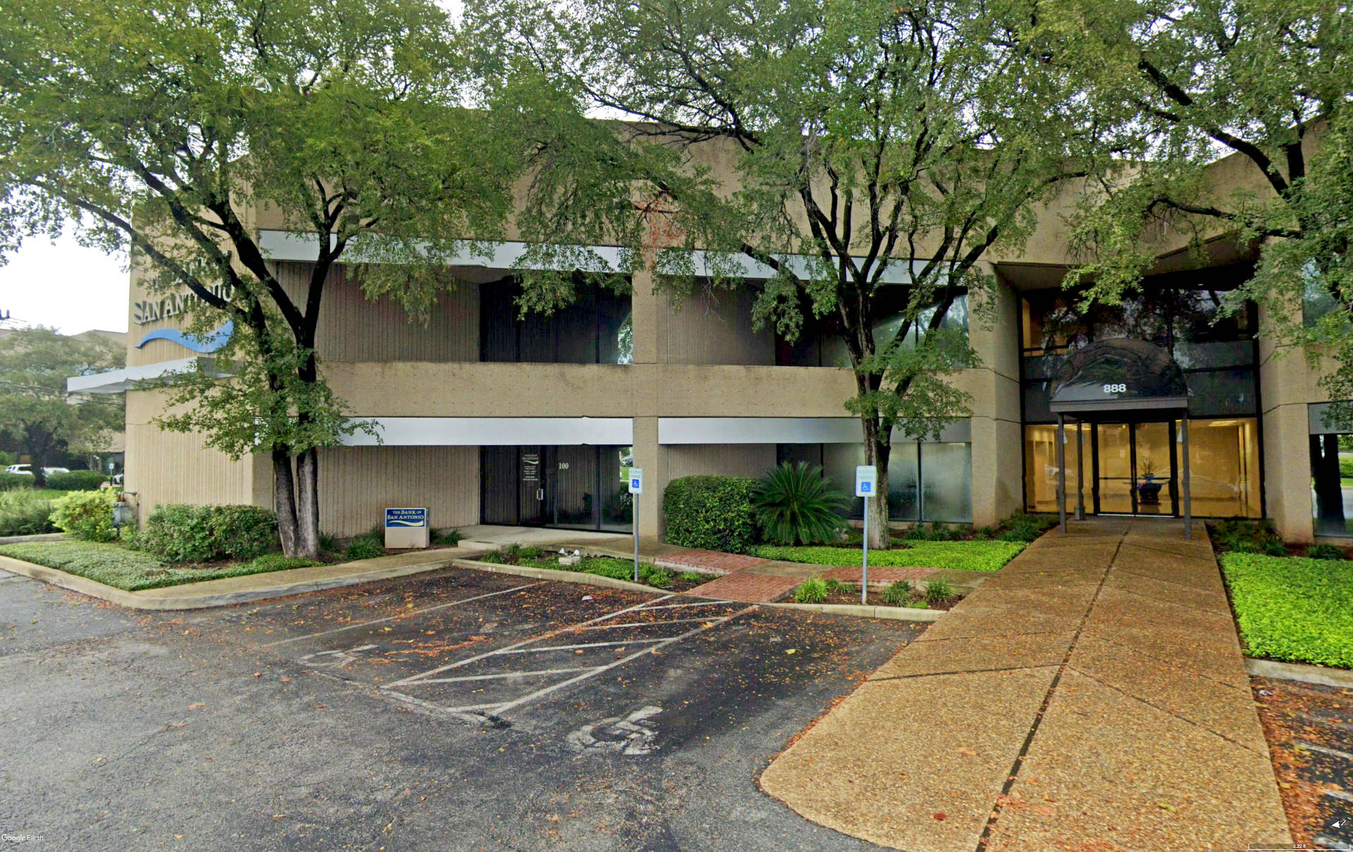 888 Isom Rd