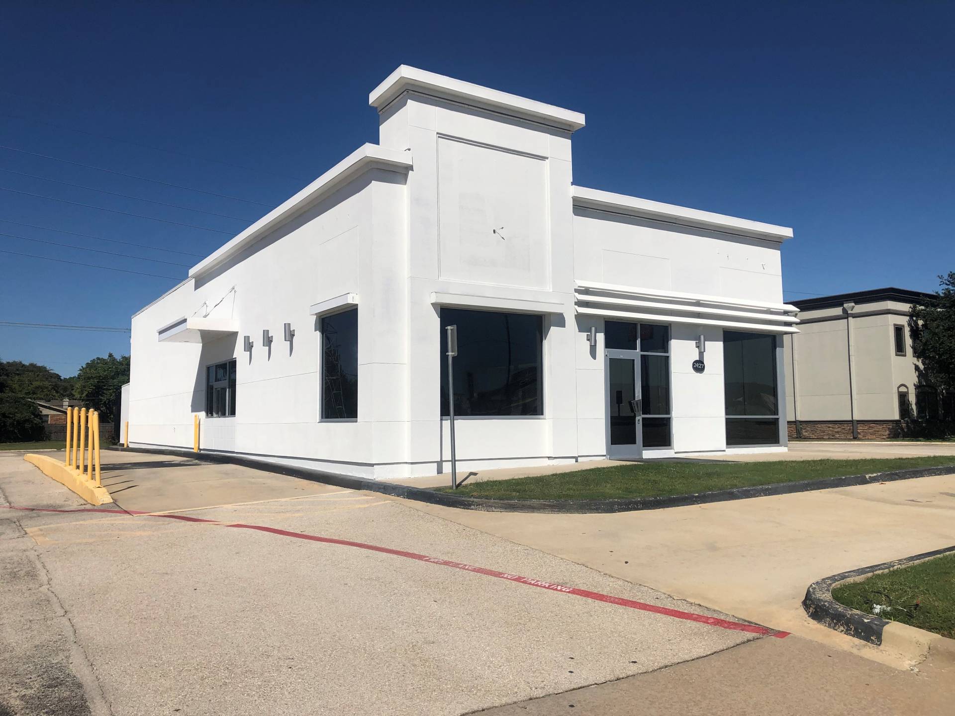 2427 W Pioneer Pkwy