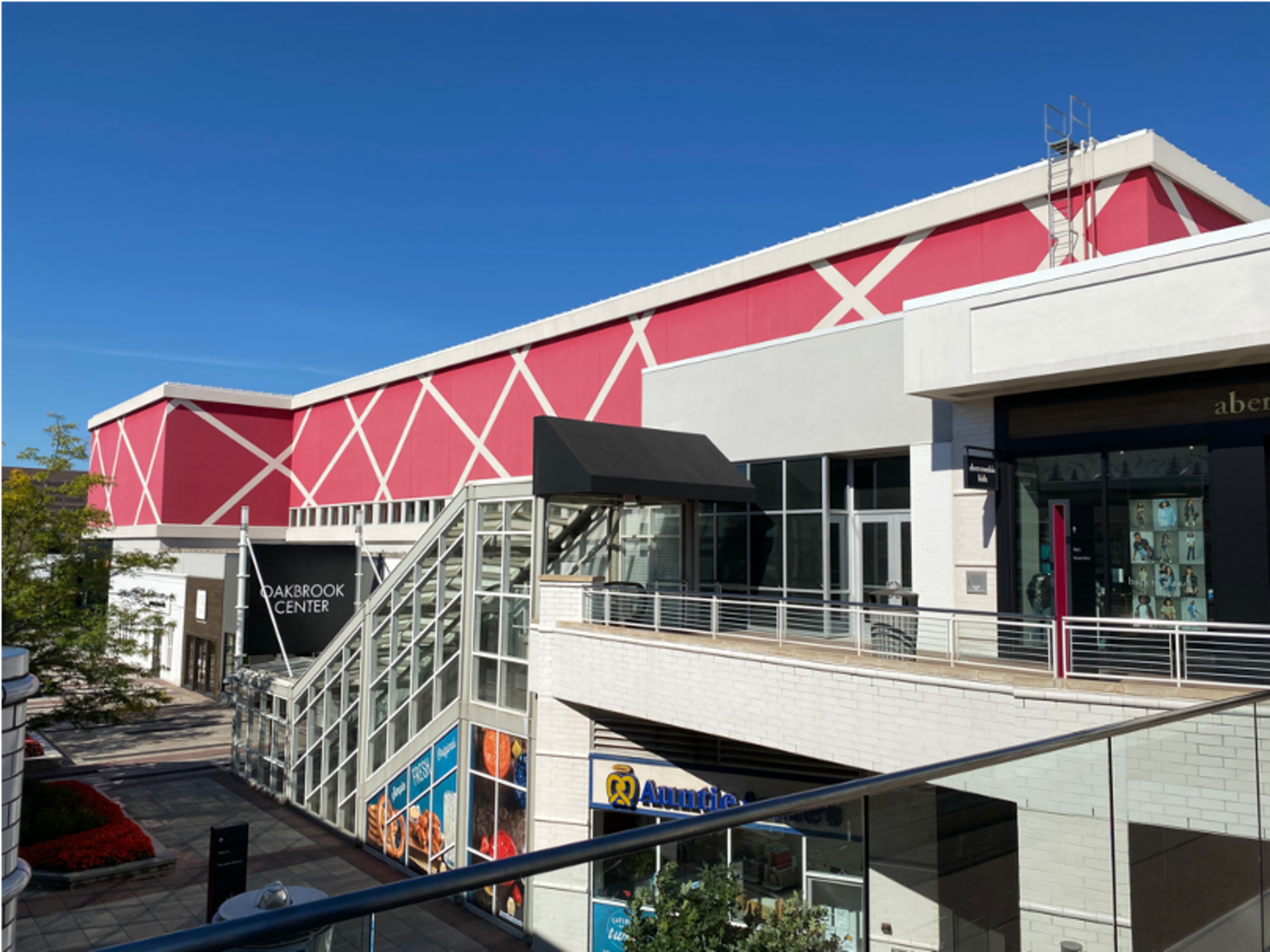 100 Oakbrook Ctr