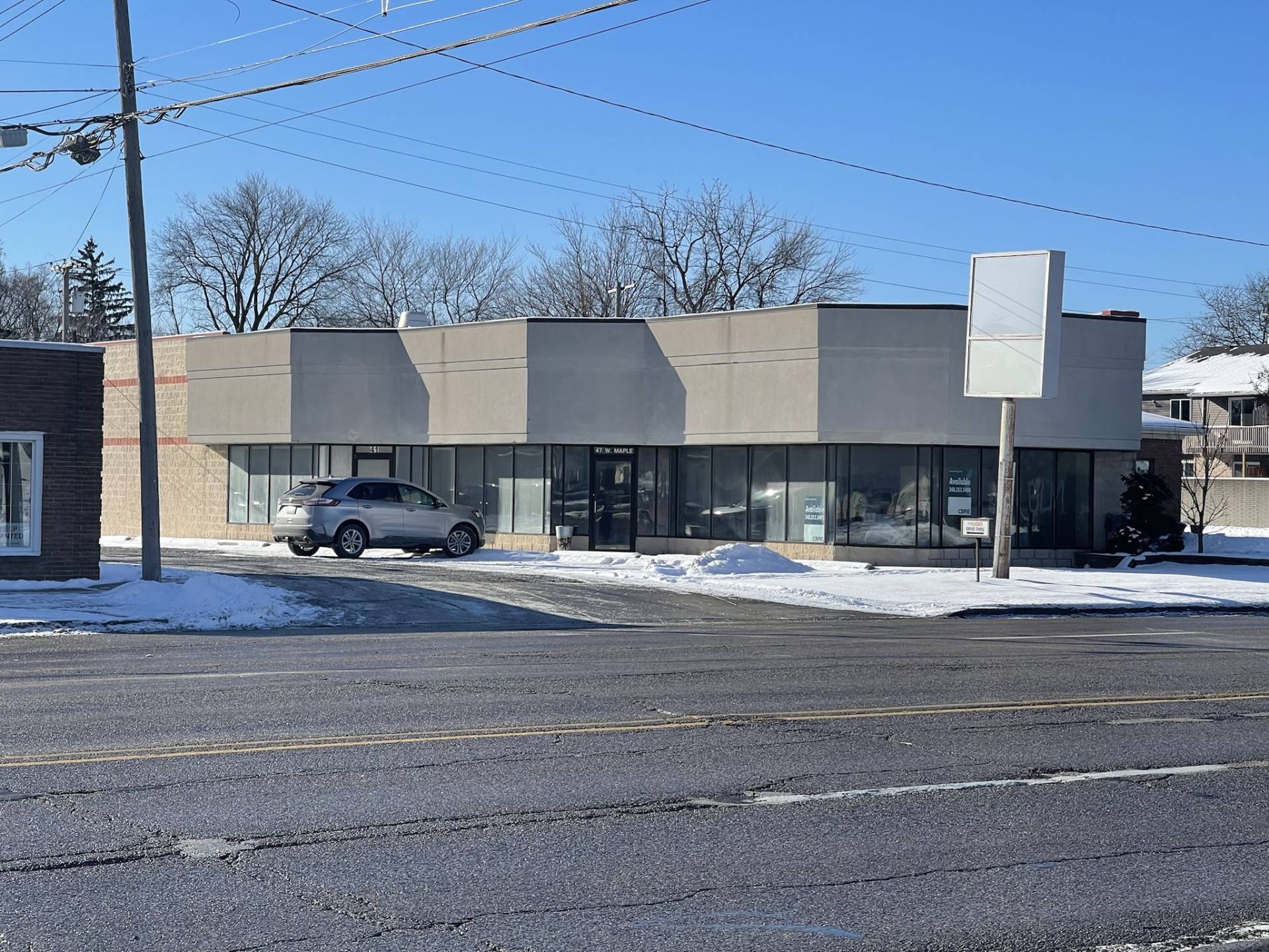 41-47 W Maple Rd