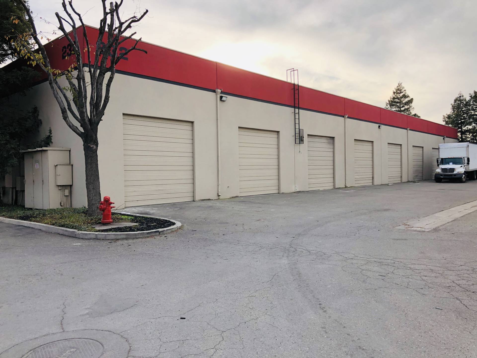232 W Larch Rd