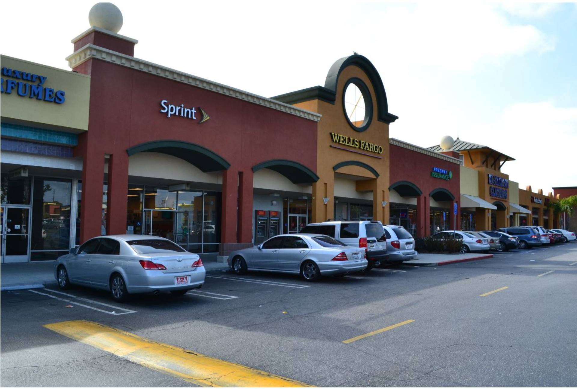 5245-5339 W Centinela Ave
