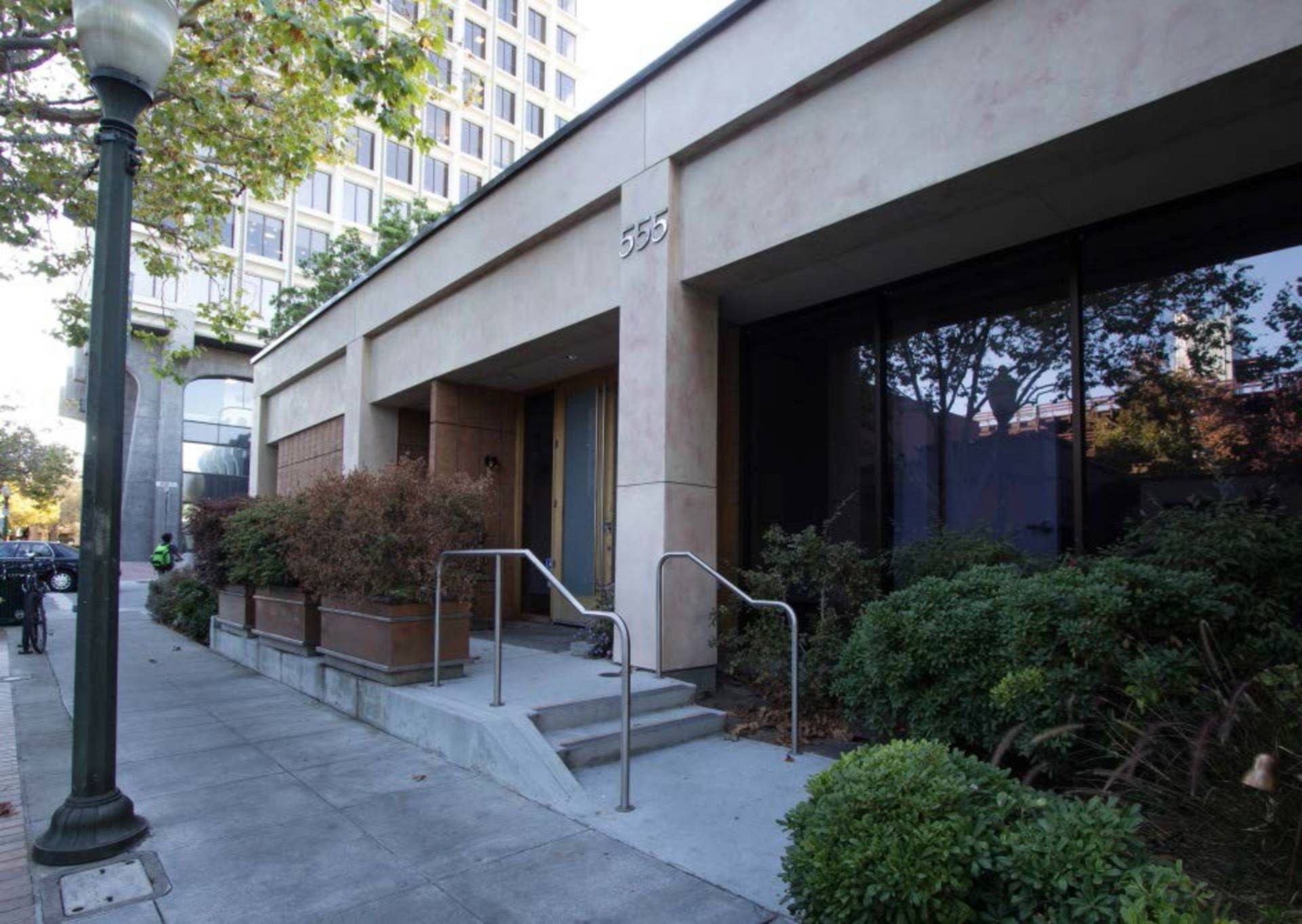 555 University, 555 University Ave JLL Properties US