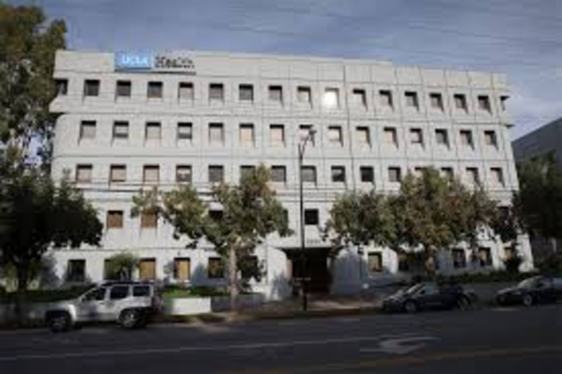 2625 W Alameda Ave