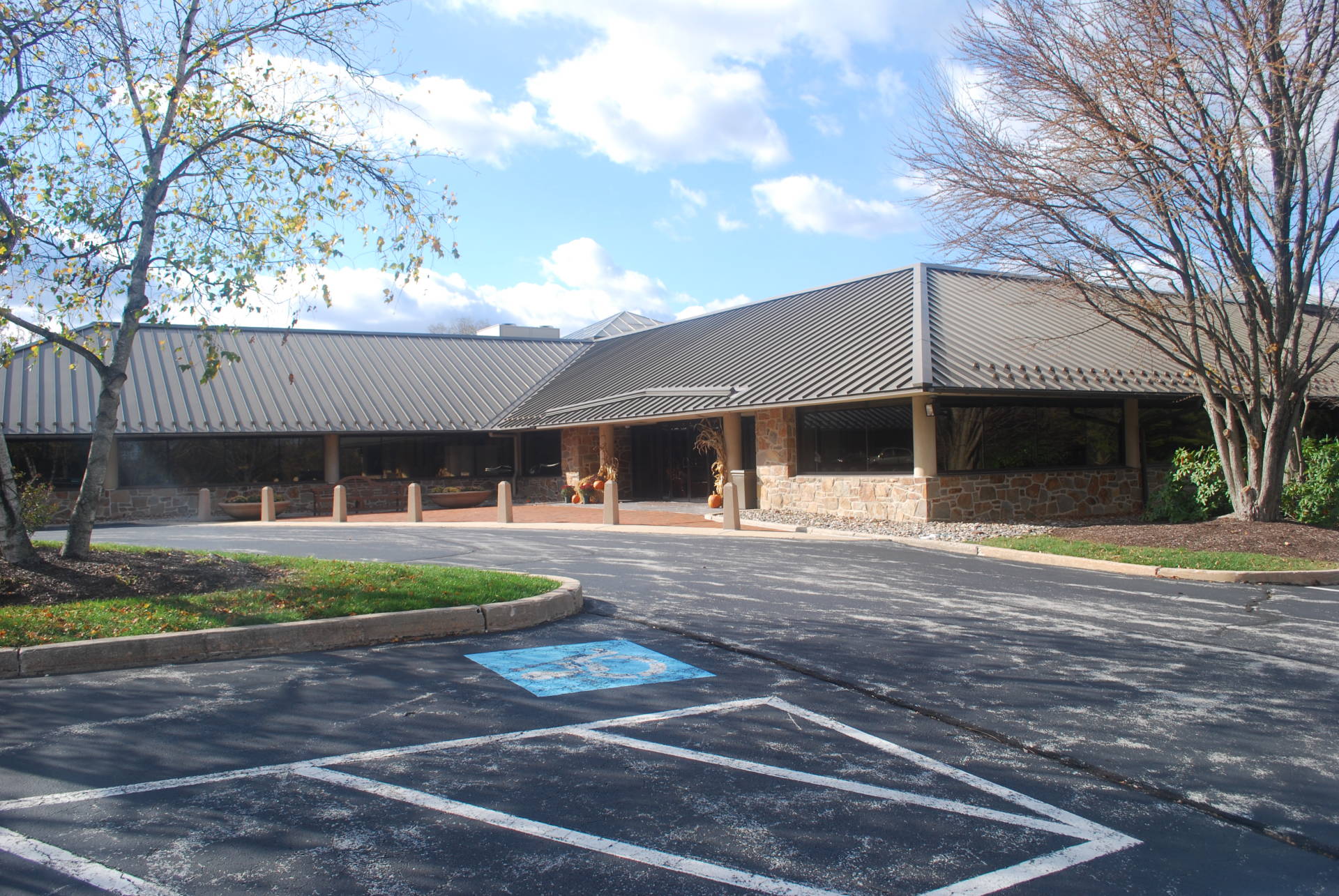 601 Lee Rd