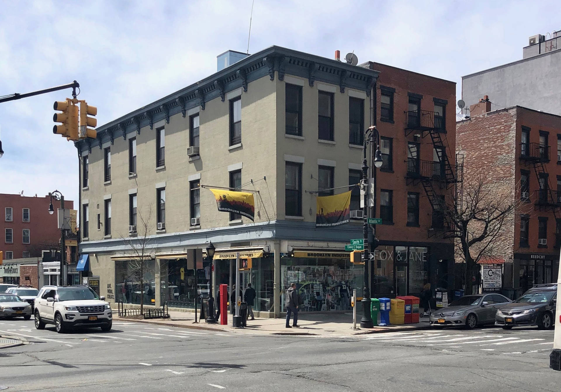 100 Smith St