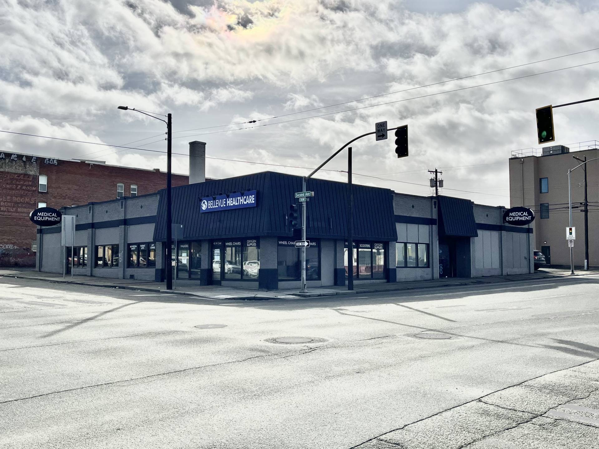45 W 2nd Ave