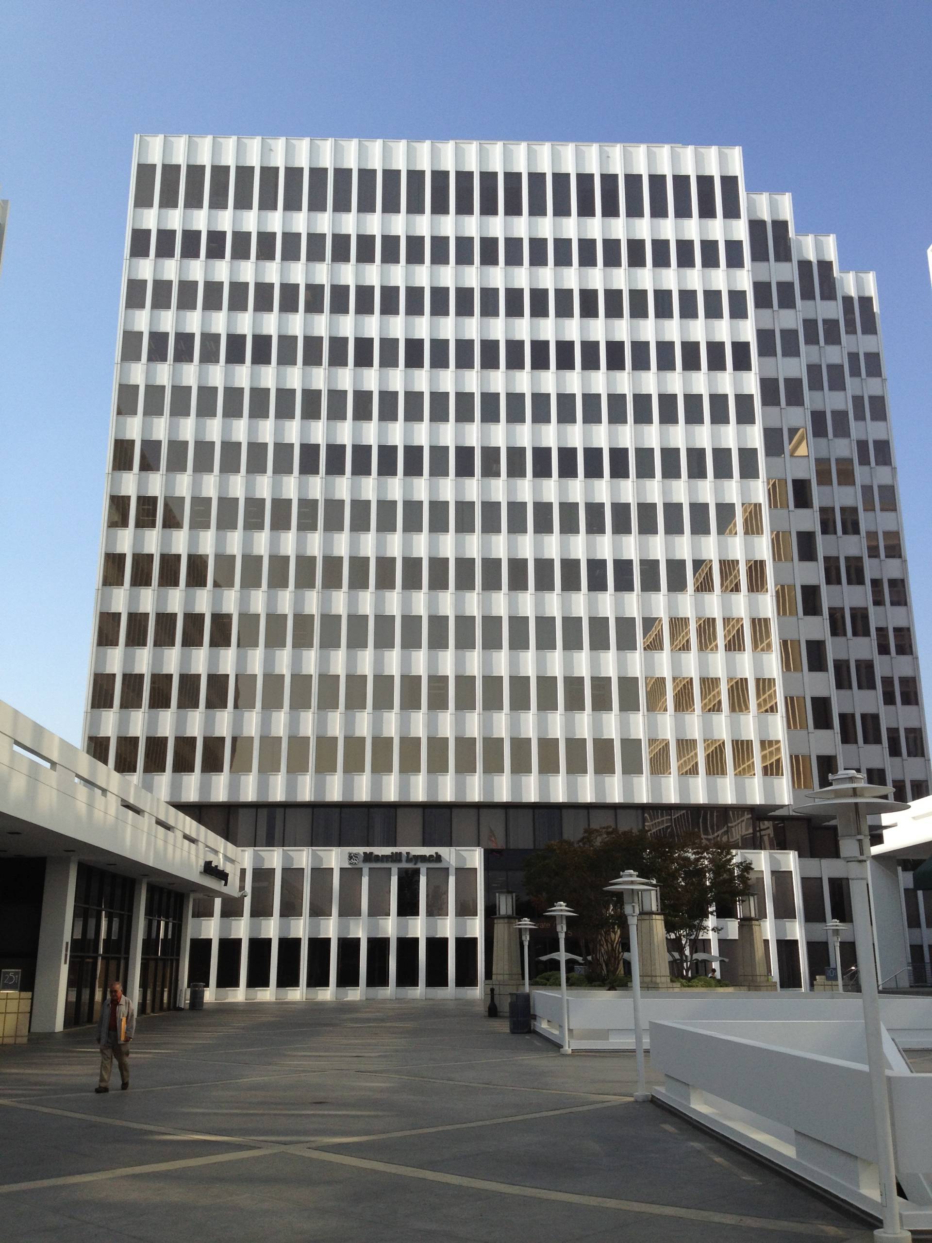 225 S Lake Ave