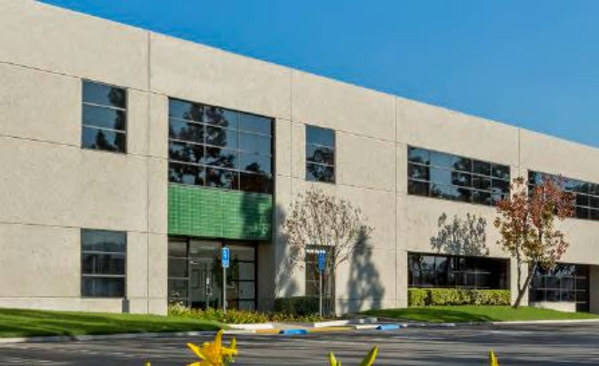 4123-4125 E La Palma Ave