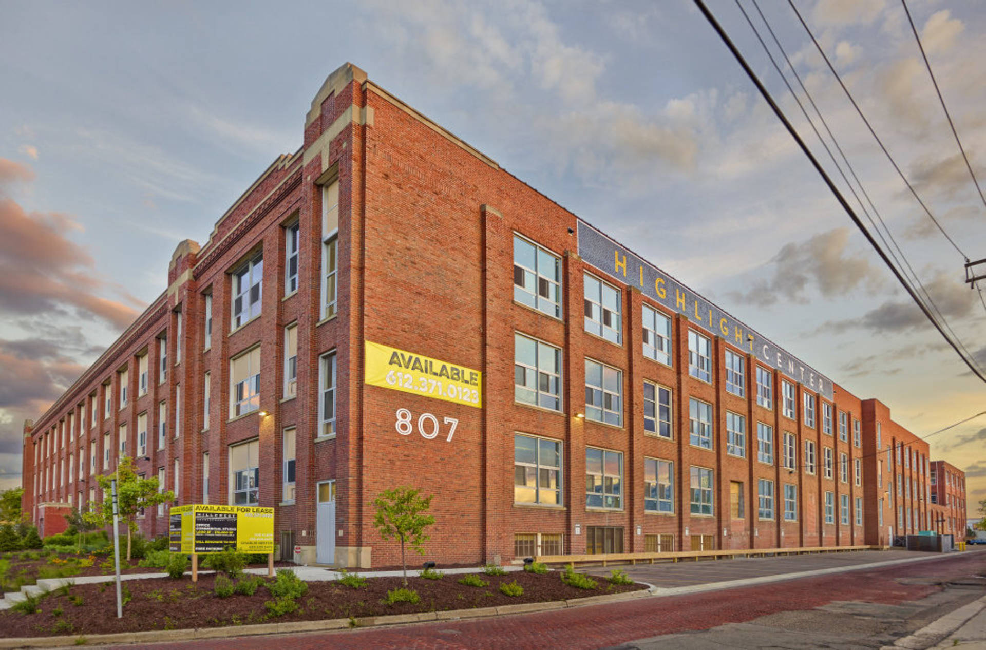 807 Broadway St NE
