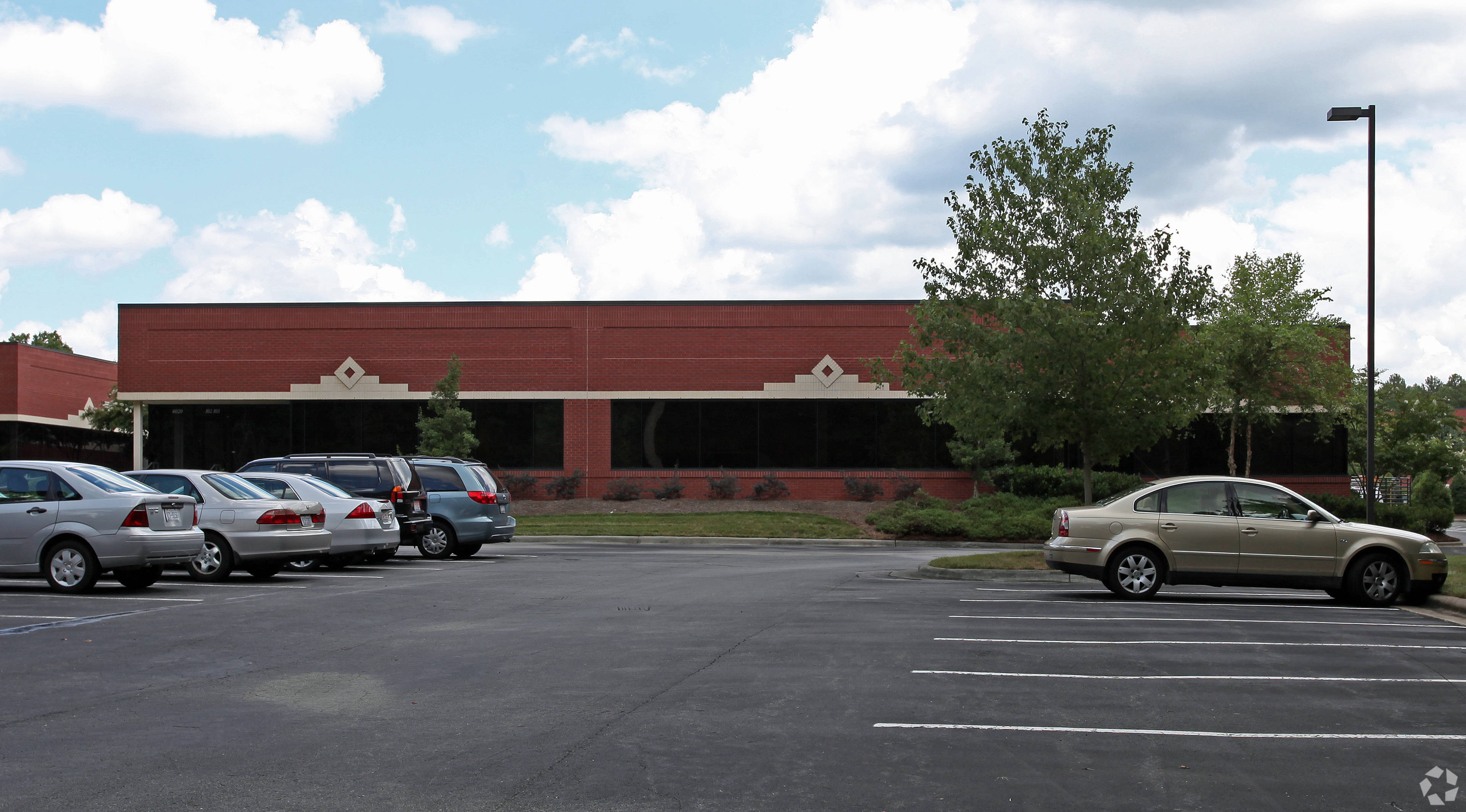 Aerial Center Executive Park, 4020 Aerial Center Pkwy JLL Properties US