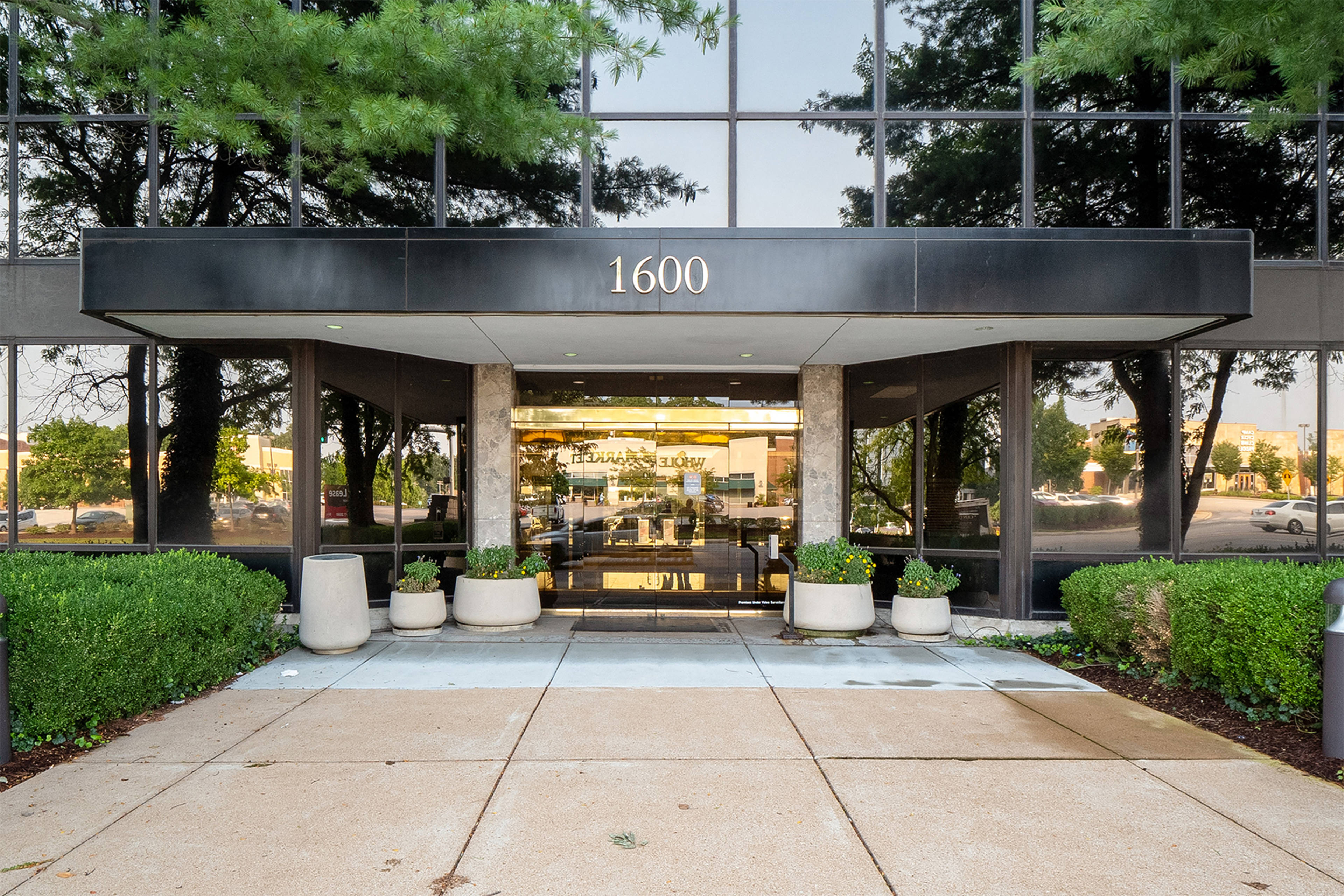 Center 40 Executive, 1600 S Brentwood Blvd JLL Properties US