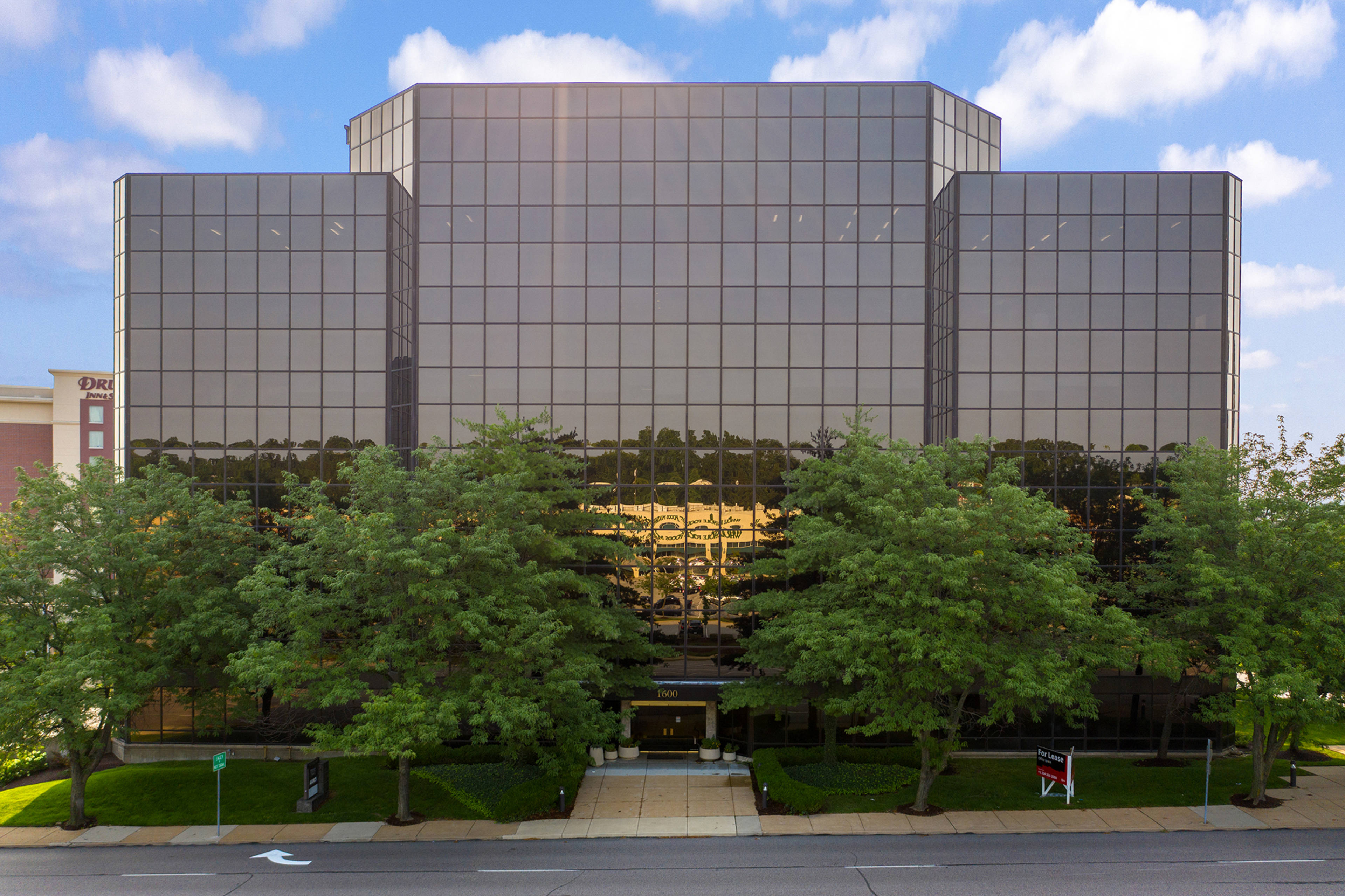 Center 40 Executive, 1600 S Brentwood Blvd JLL Properties US