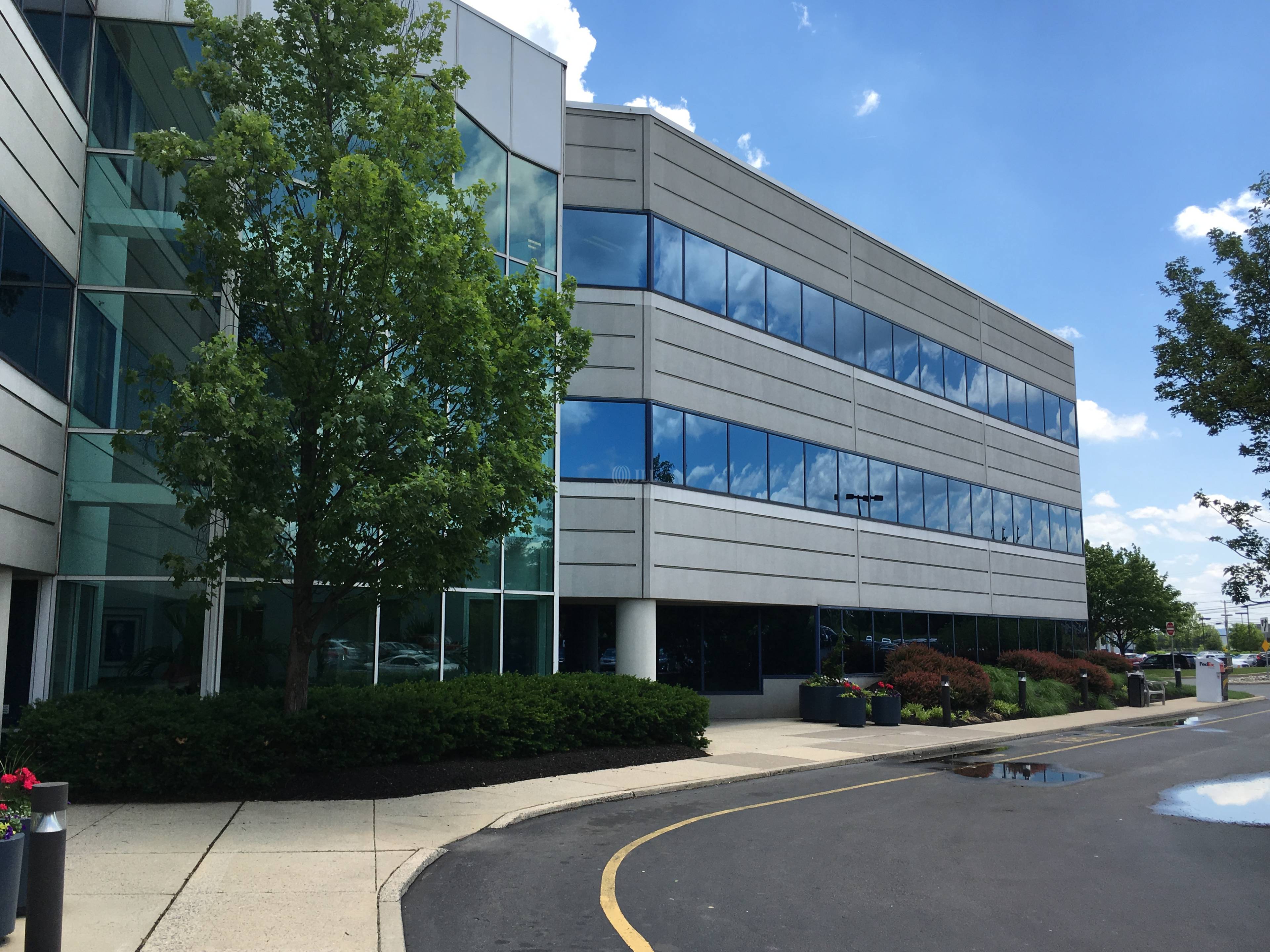 Westfield Corporate Center 4905 W Tilghman St JLL Properties US westfield-corporate-center-4905-w-tilghman-st-jll-properties-us