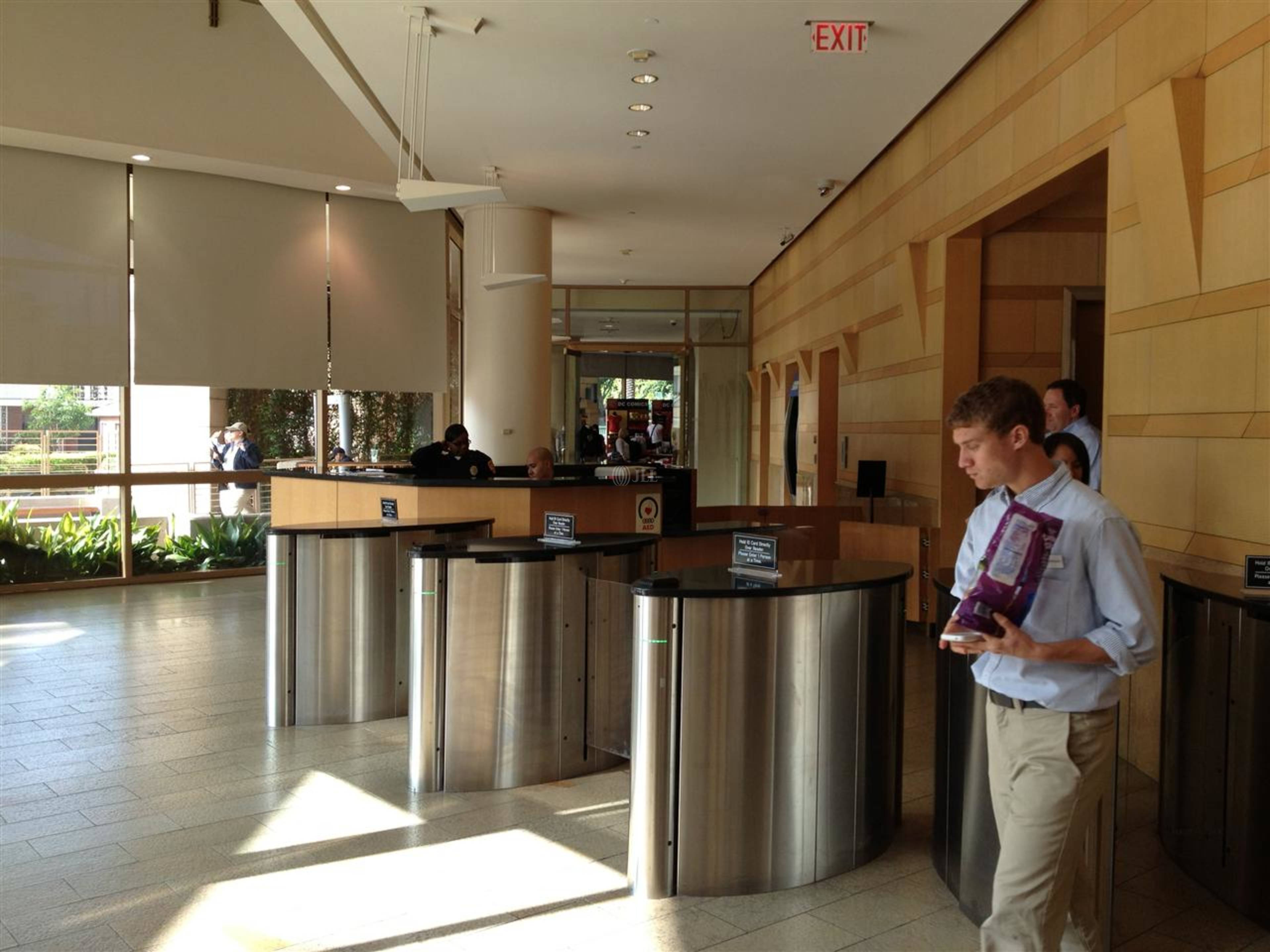 Studio Plaza, 3400 W Riverside Dr | JLL Properties - US