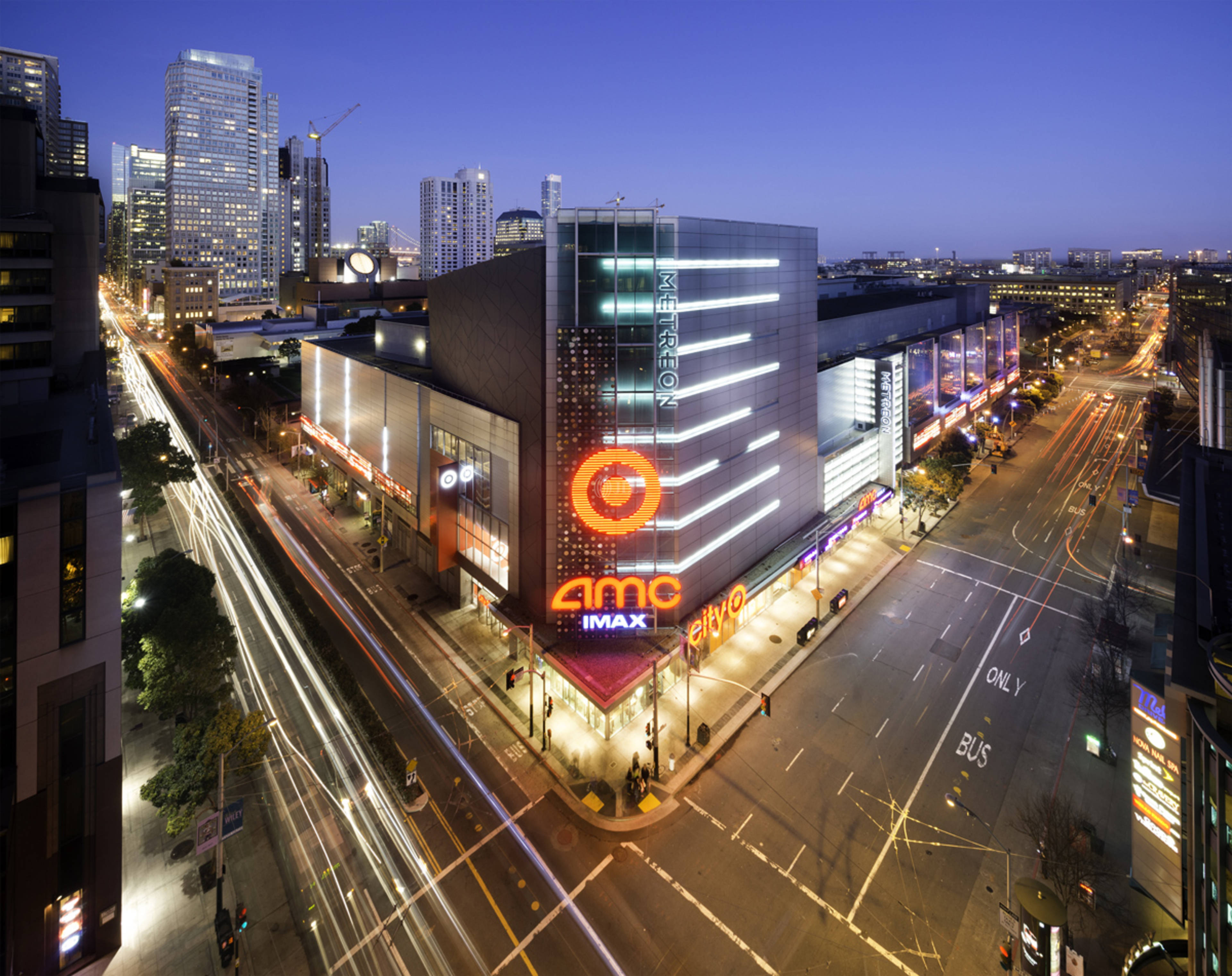 No, Target is not closing its San Francisco Metreon store on Mission Street