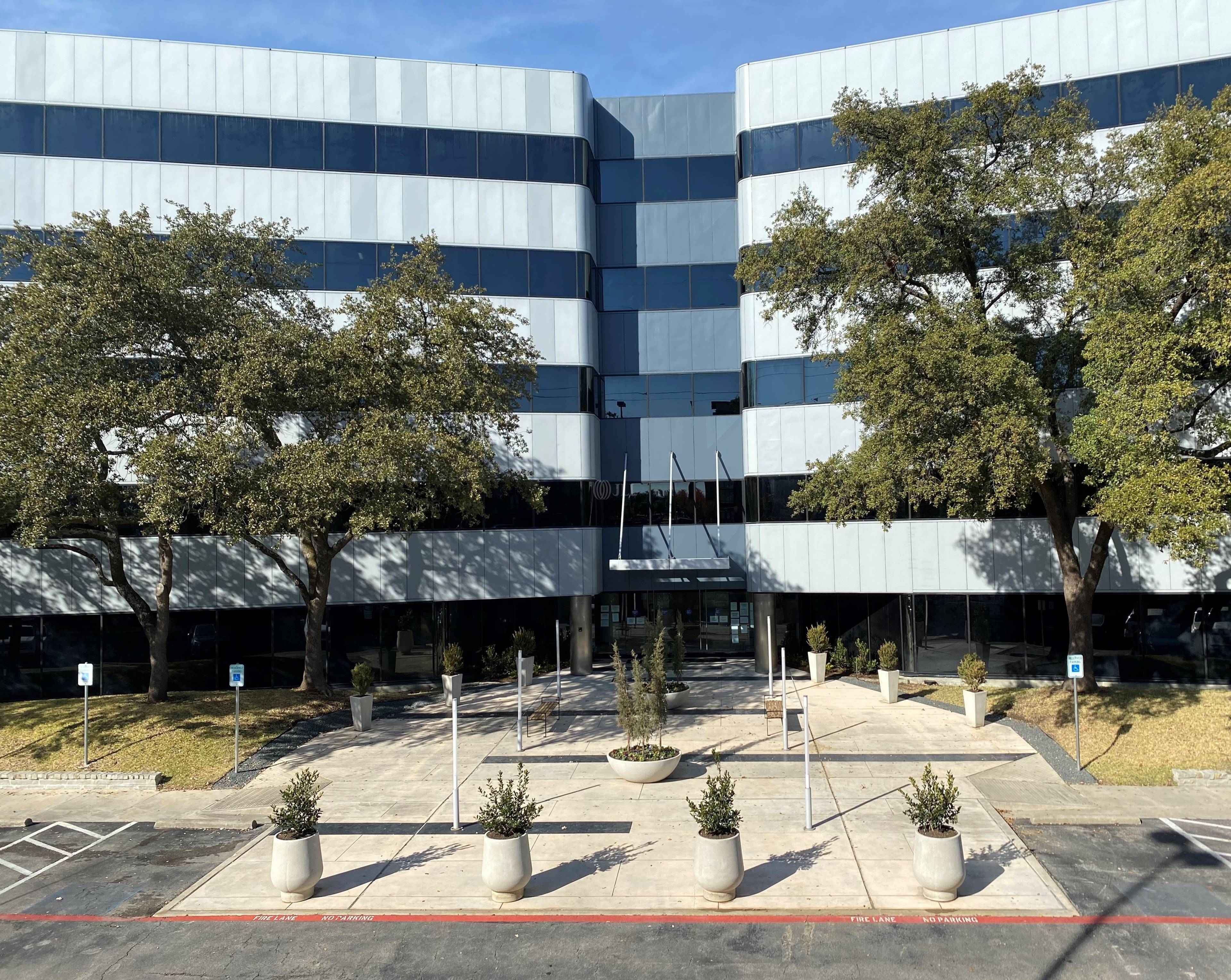 Knoll Trail Crossing, 15400 Knoll Trail Dr JLL Properties US