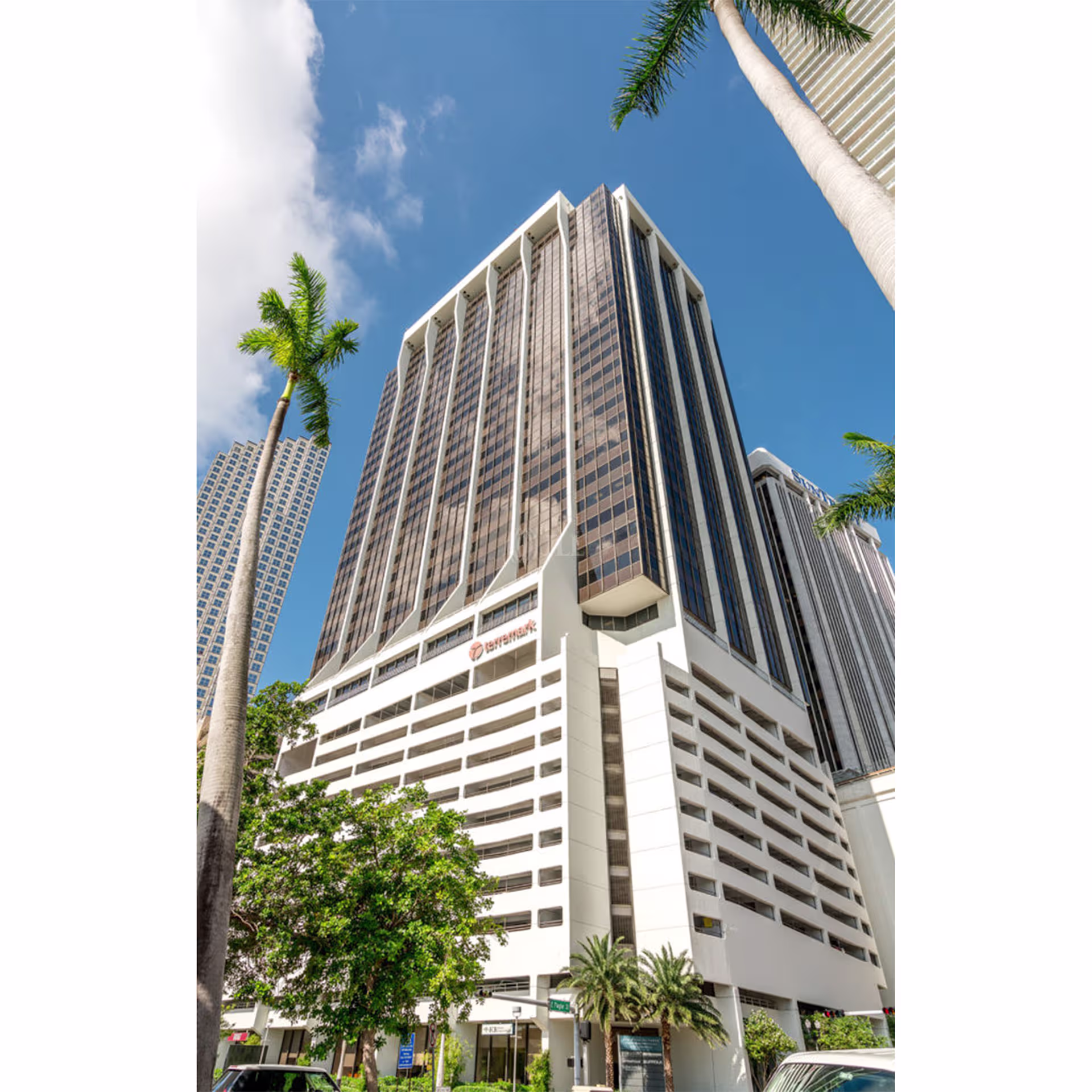 2 S Biscayne Blvd