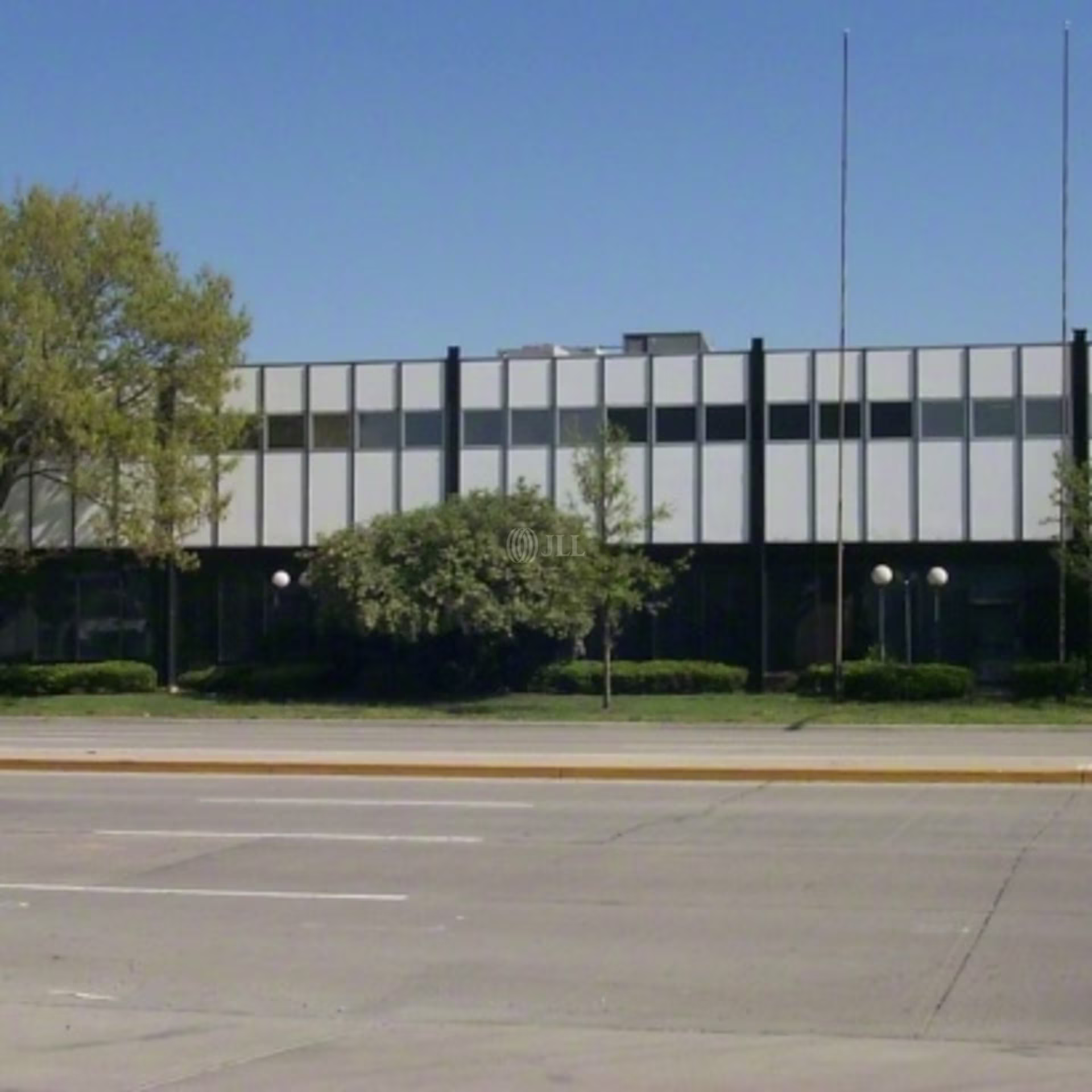 1150 W 8th St