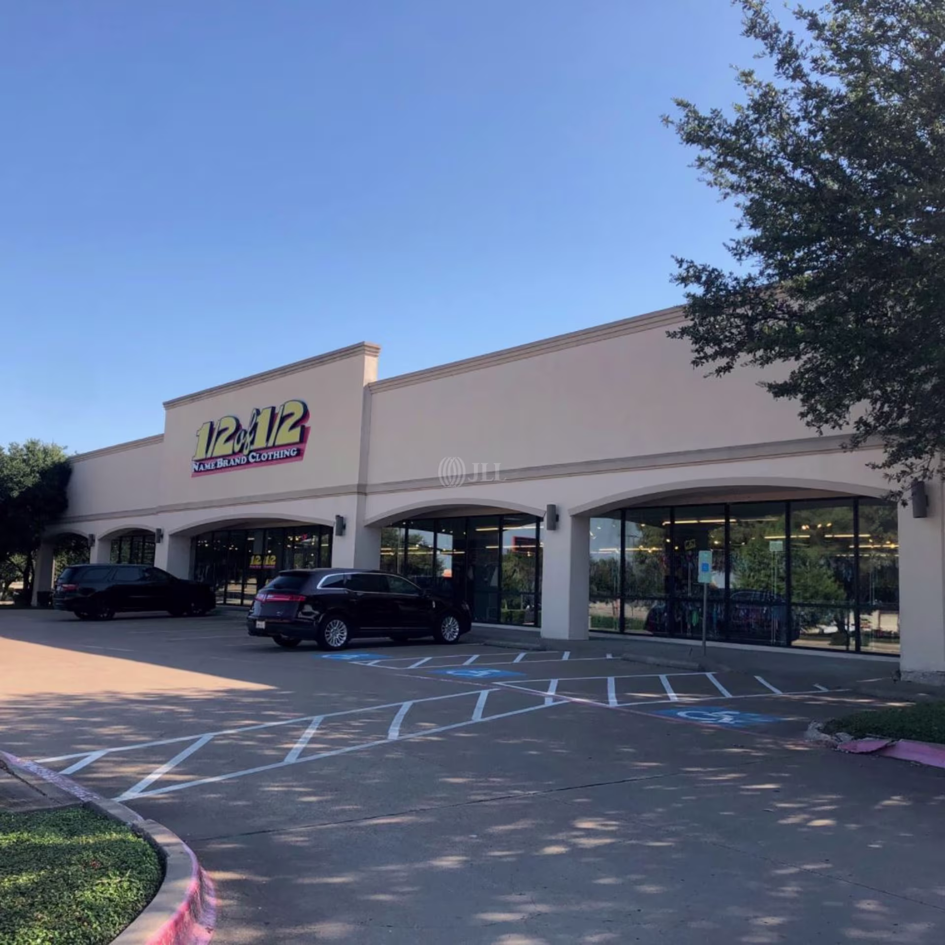 3880 W Emporium Cir