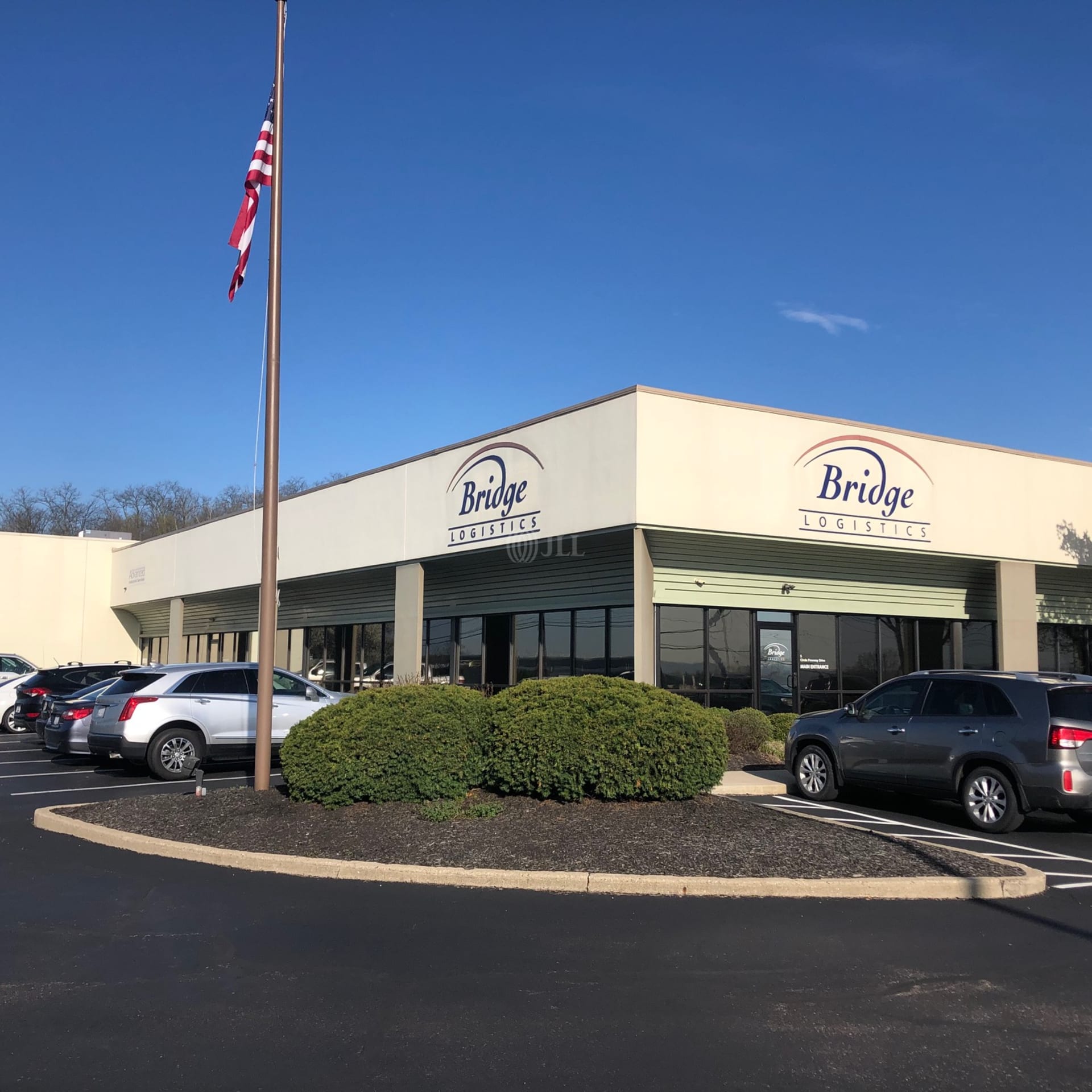 5 Circle Freeway Dr