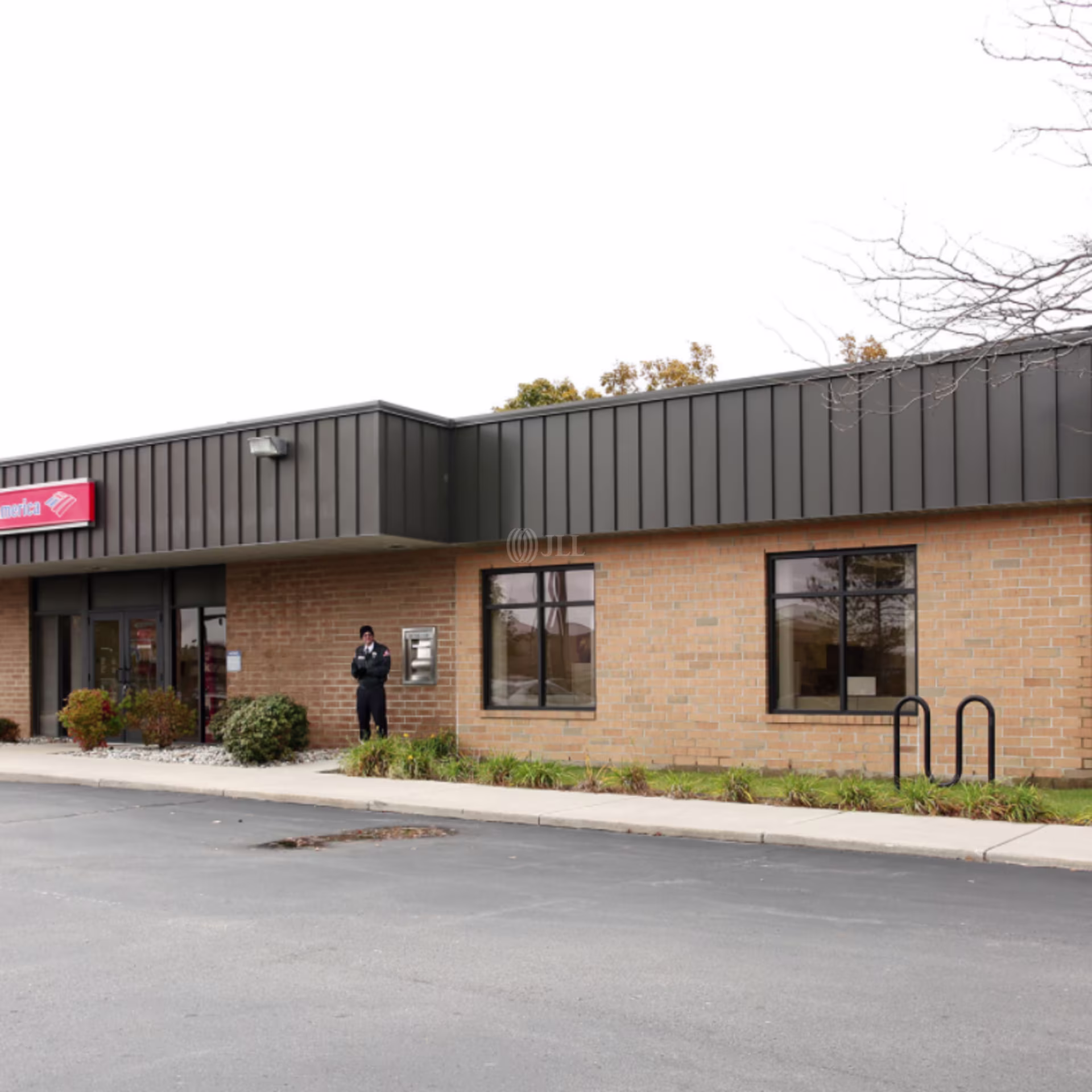1390 W Lake Lansing Rd