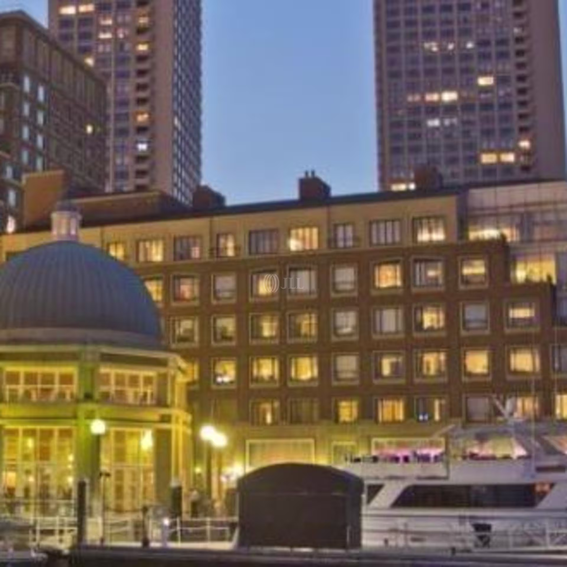 40 Rowes Wharf