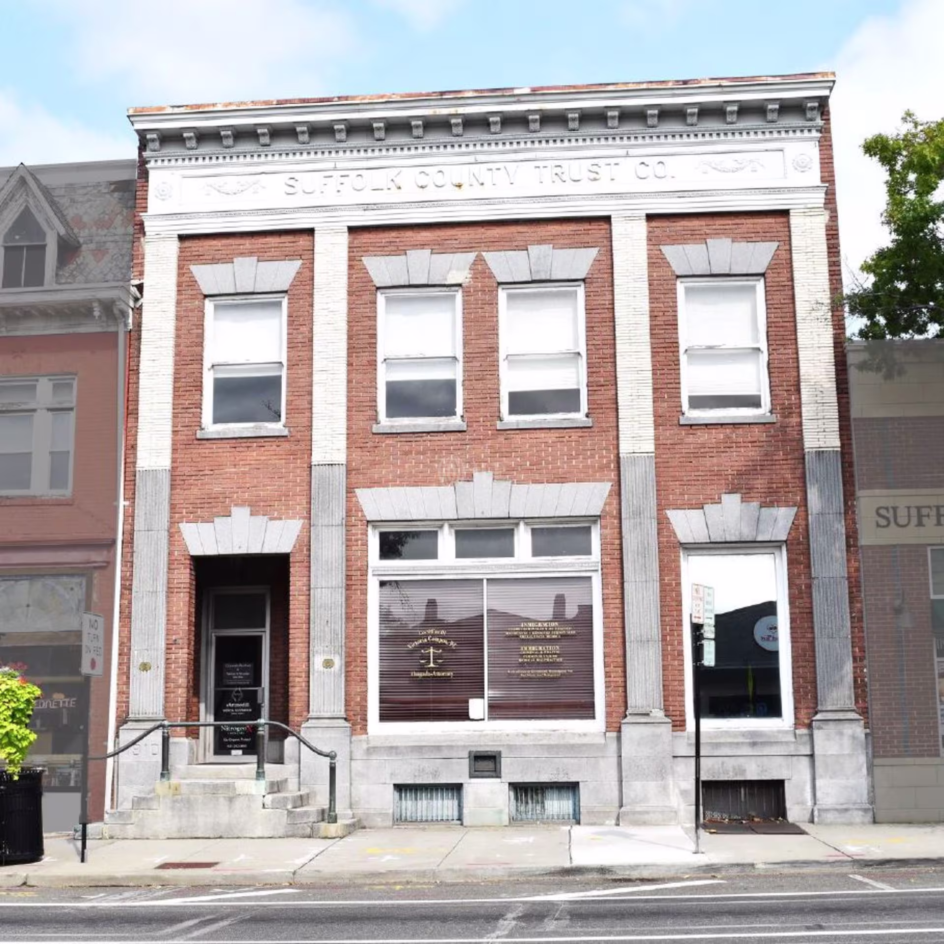 8 E Main St