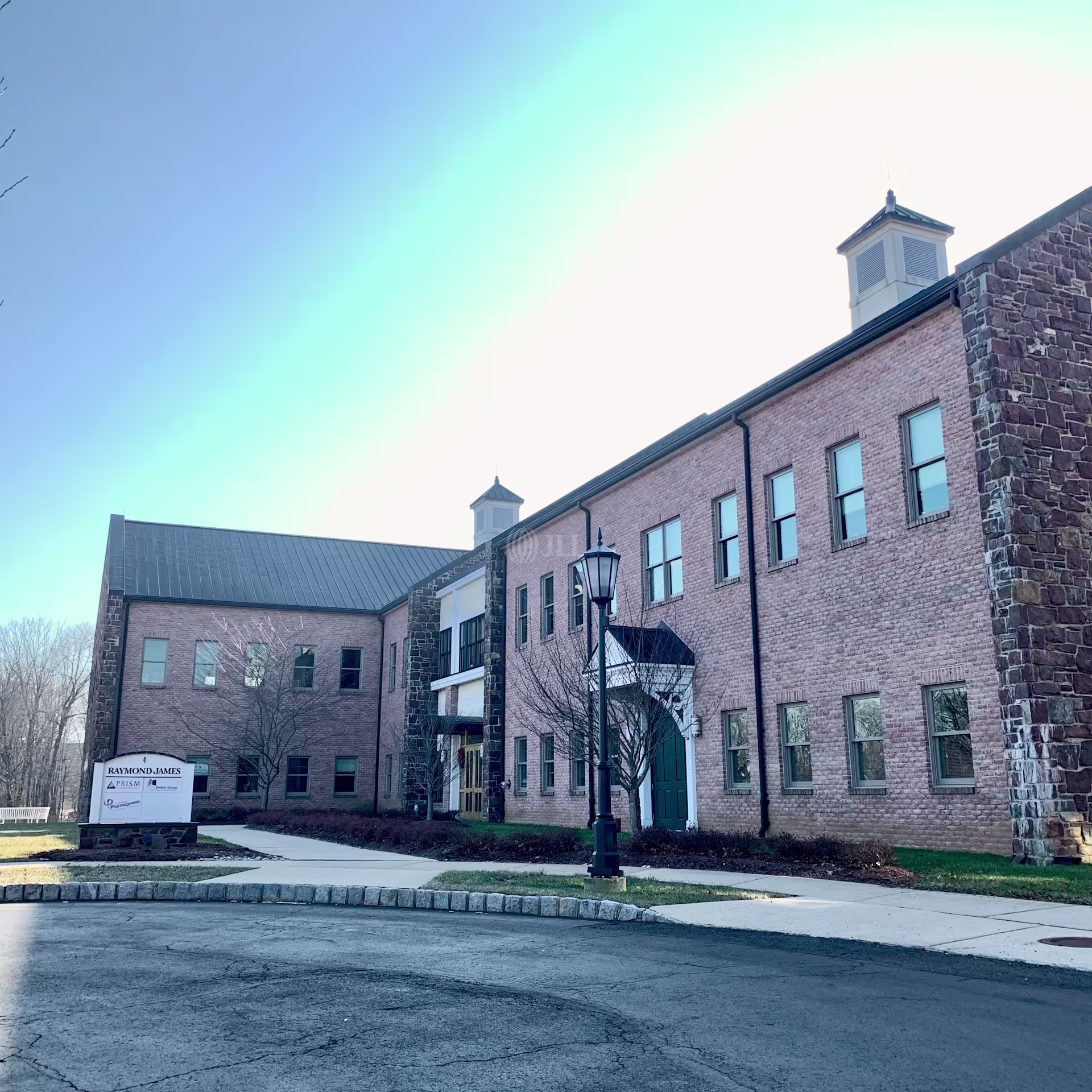 4 Caufield Pl