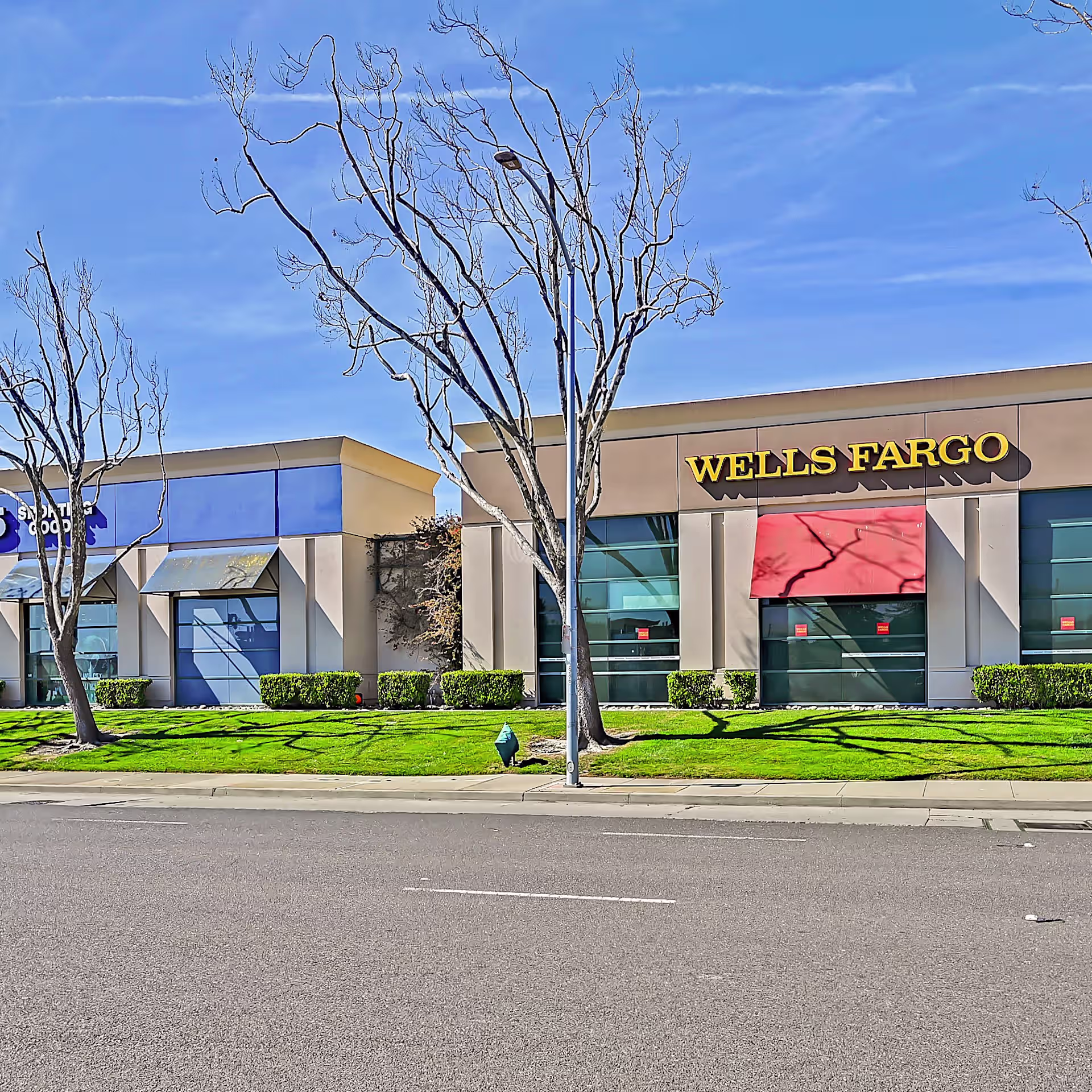 855 El Camino Real