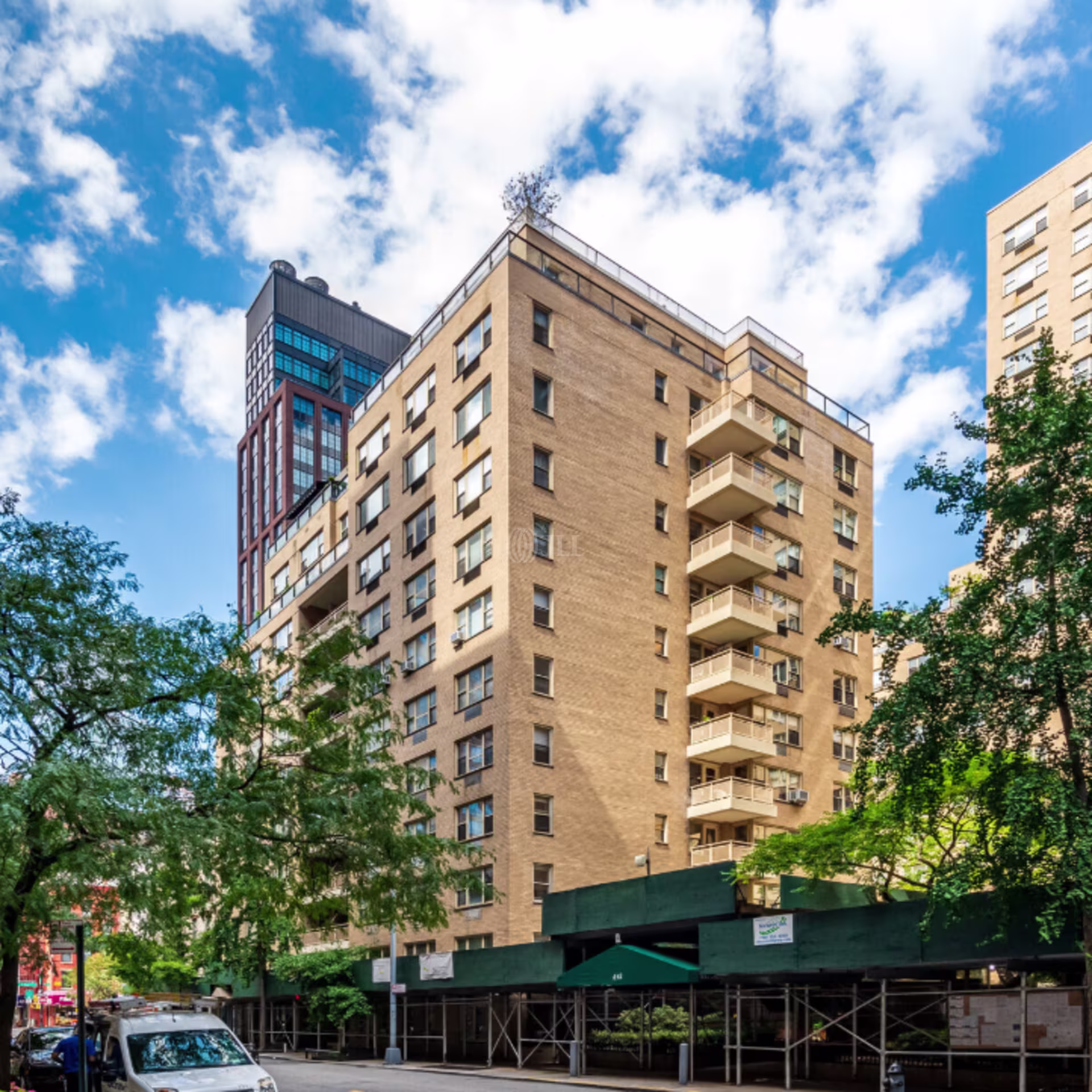 405 E 52nd St