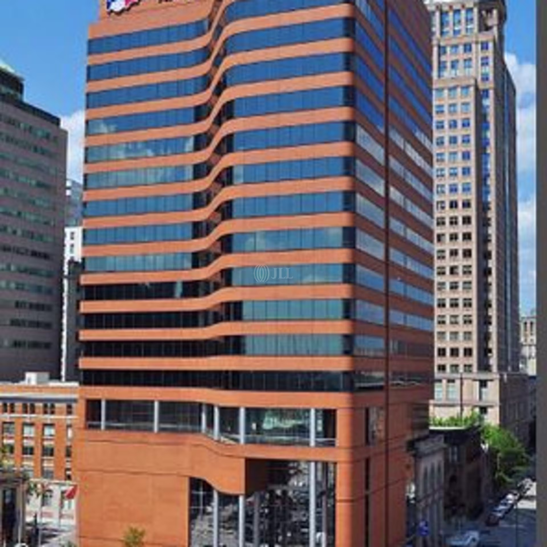 300 E Lombard St