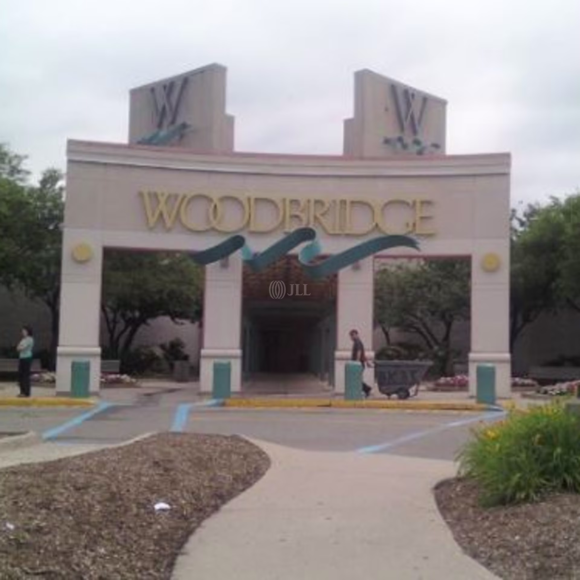 250 Woodbridge Center Dr