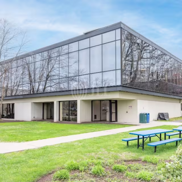 710 Bridgeport Avenue — Lease in Shelton, CT, photo 3 of 4