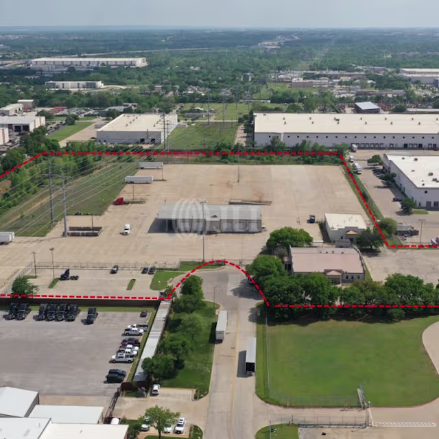 Truck Terminal - Upper Great Southwest Submarket — Lease in Grand Prairie, TX, photo 3 of 4