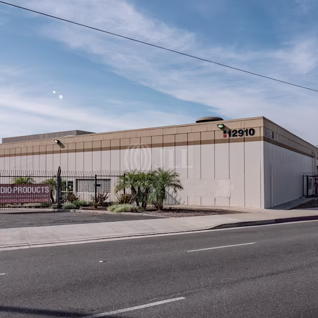12910 Mulberry Dr — Lease in Whittier, CA, photo 3 of 4