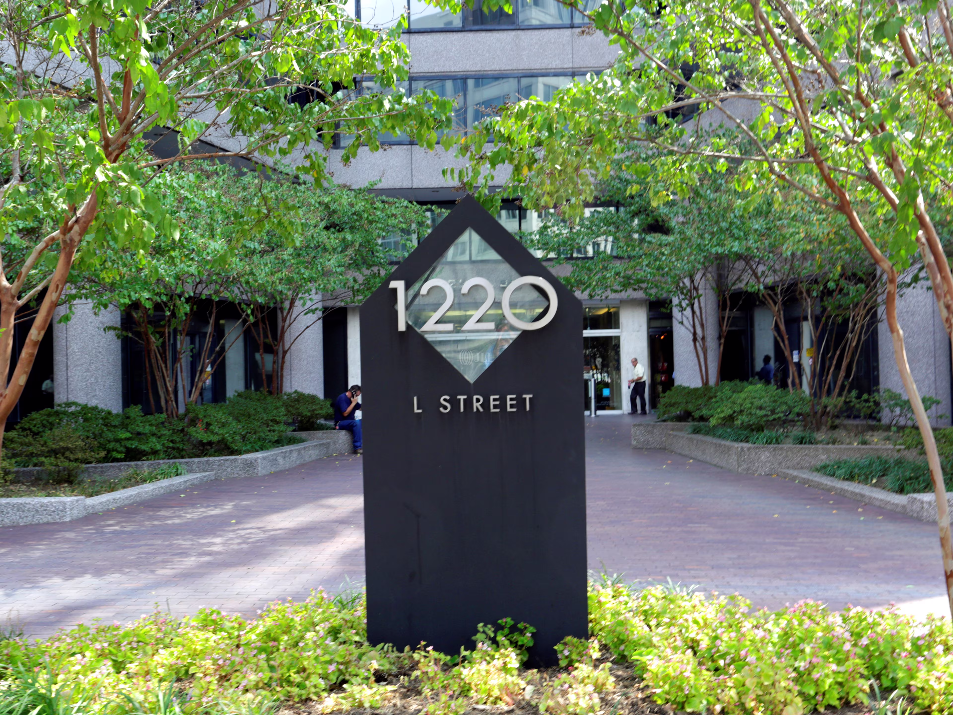 1220 L