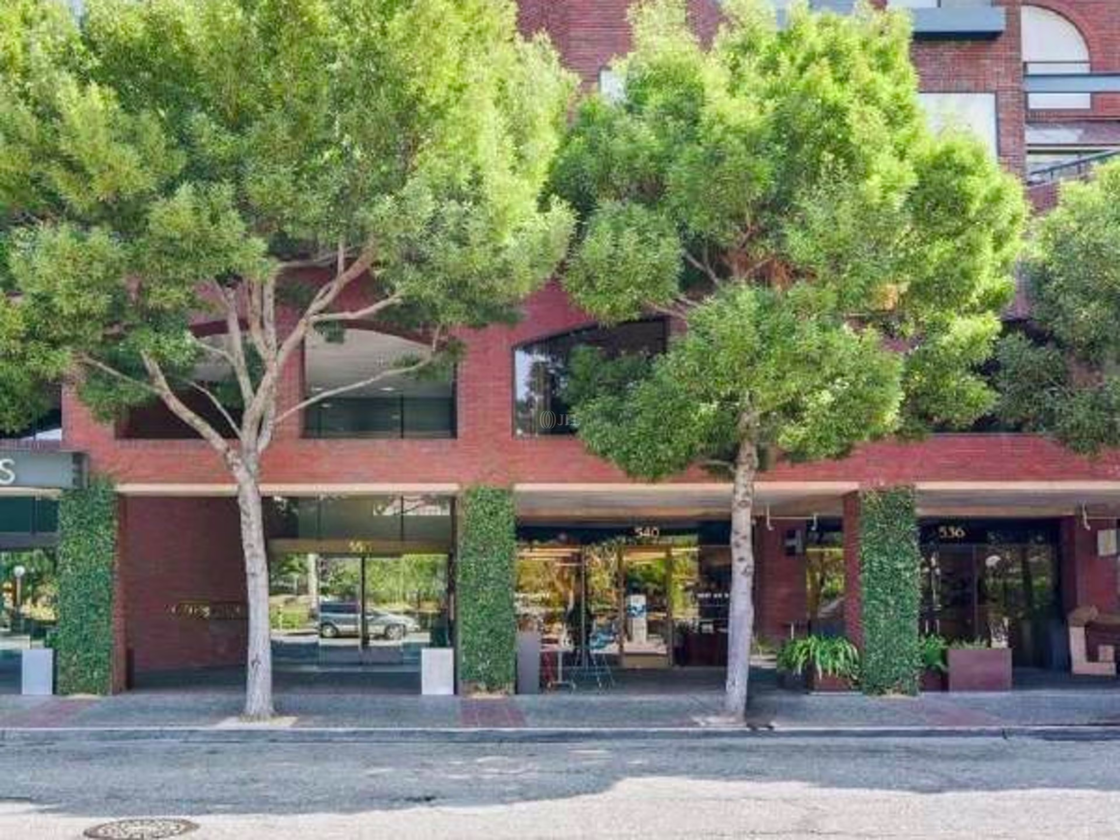 650 Davis St - Retail