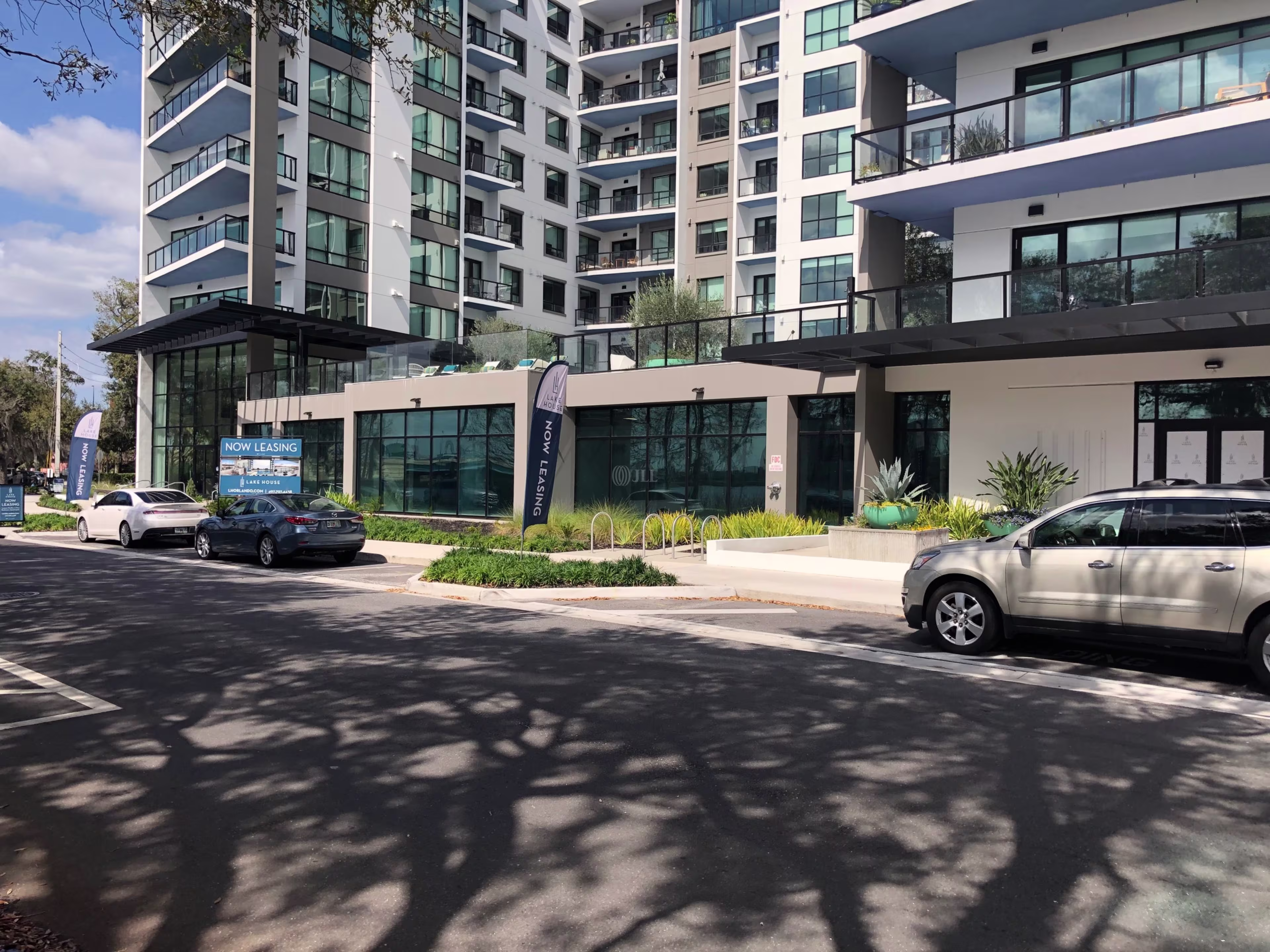 295 NE Ivanhoe Blvd - Retail