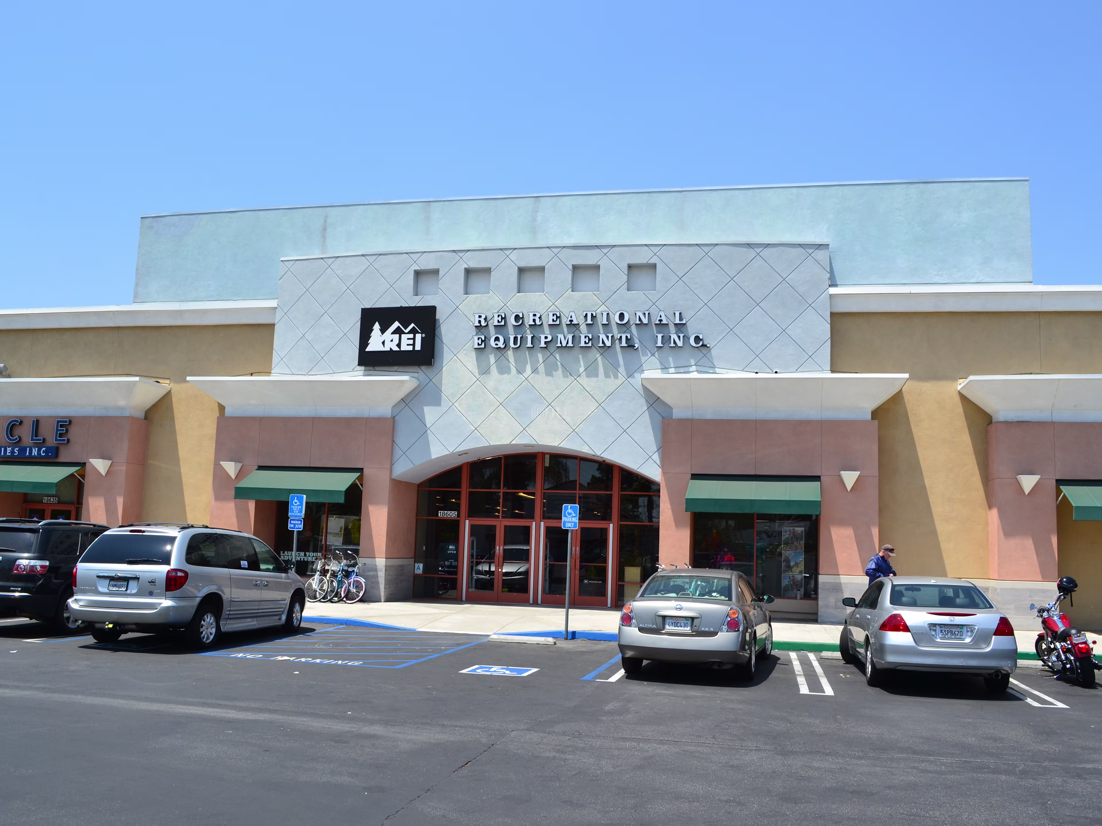 Reseda Shopping Center: Northridge