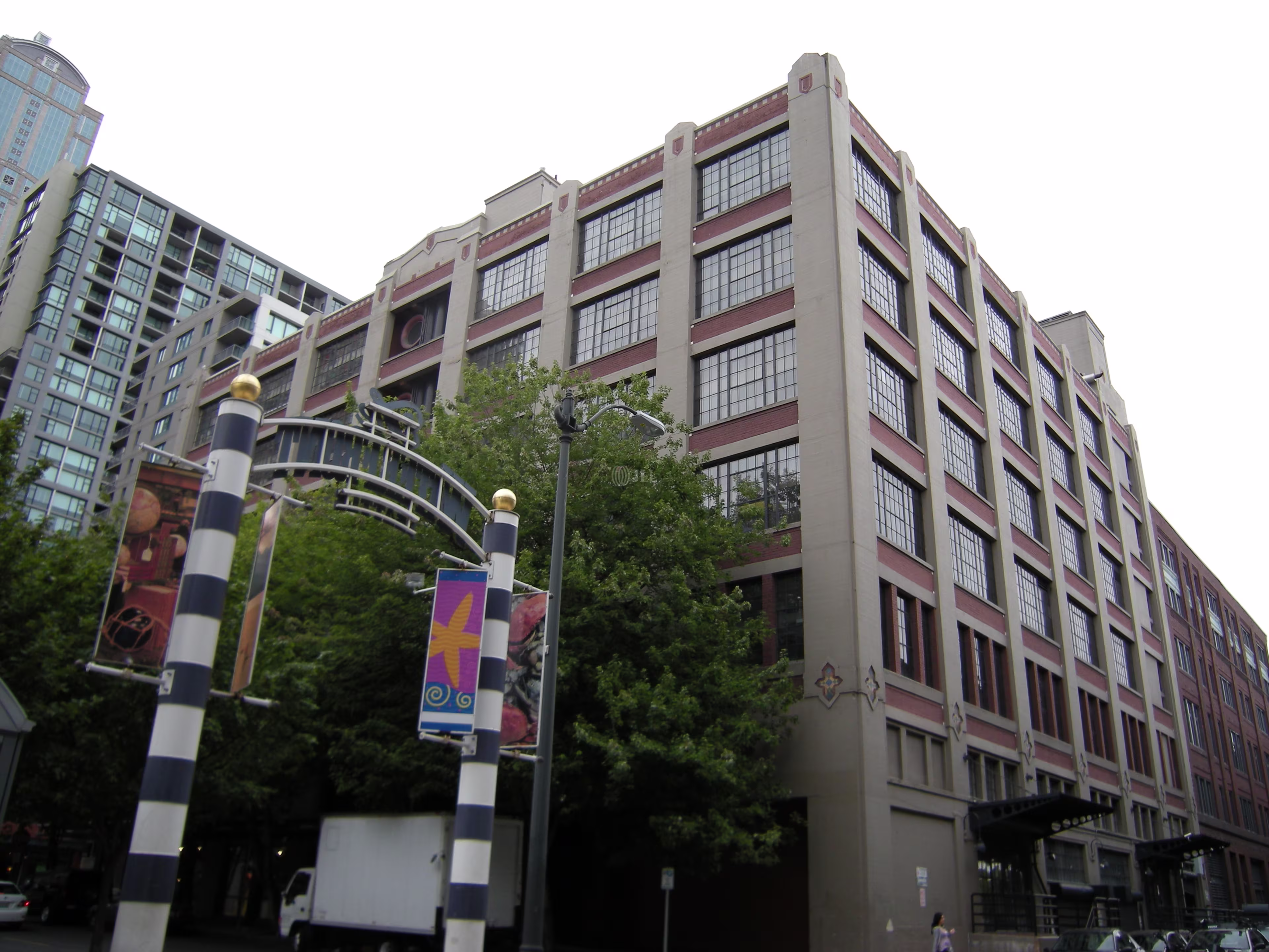 51 University St