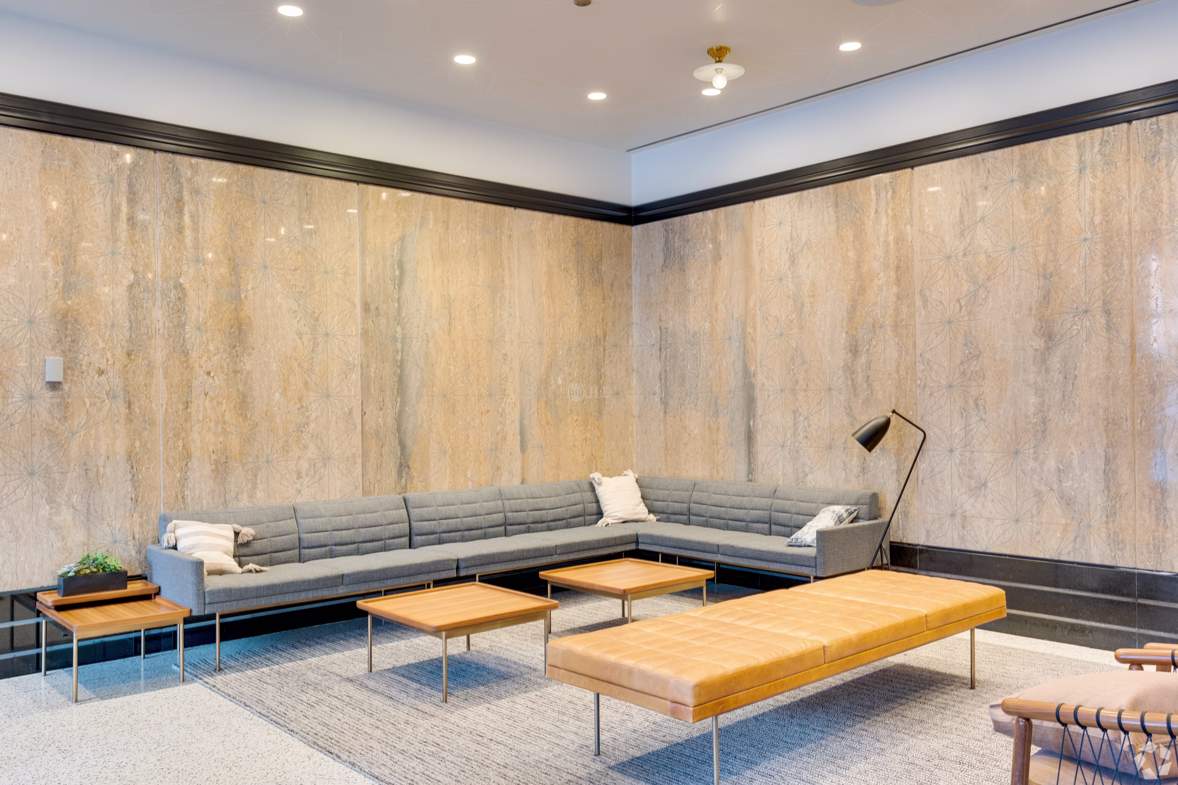 121 W Wacker Dr