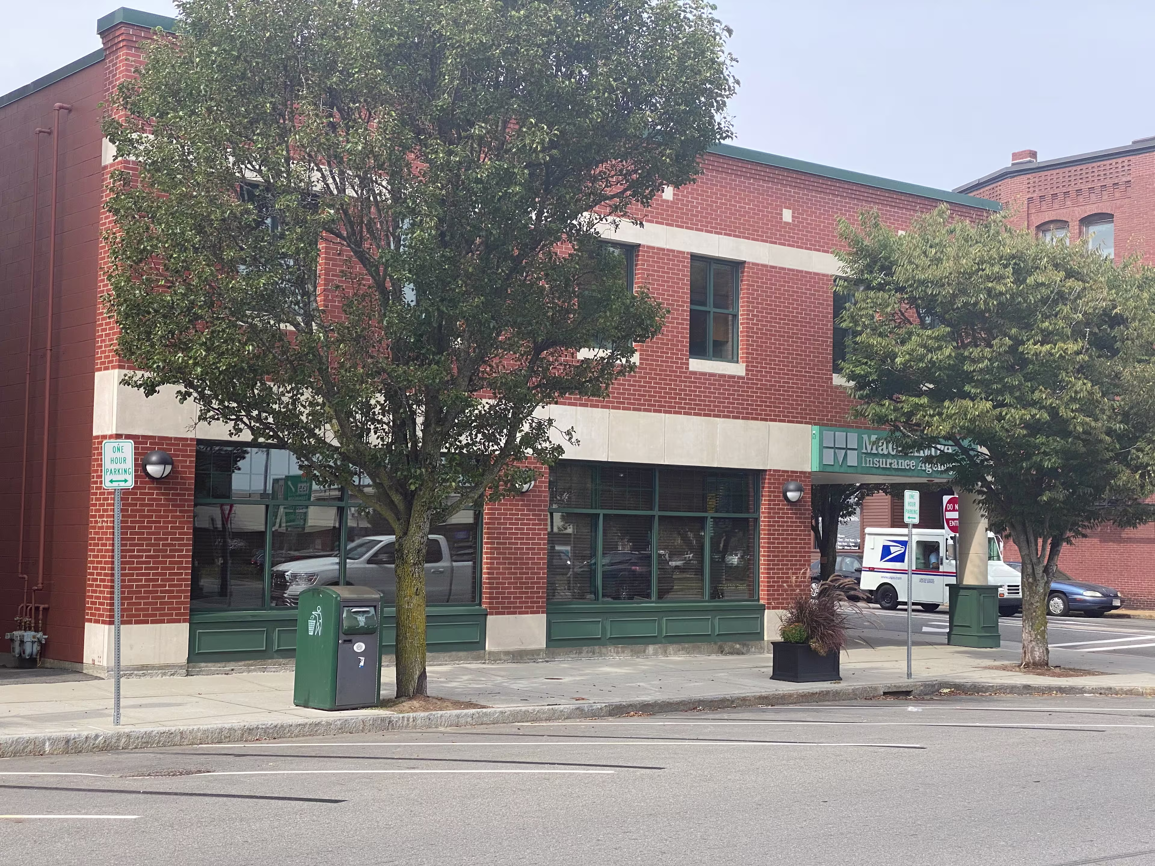 11 W Main St