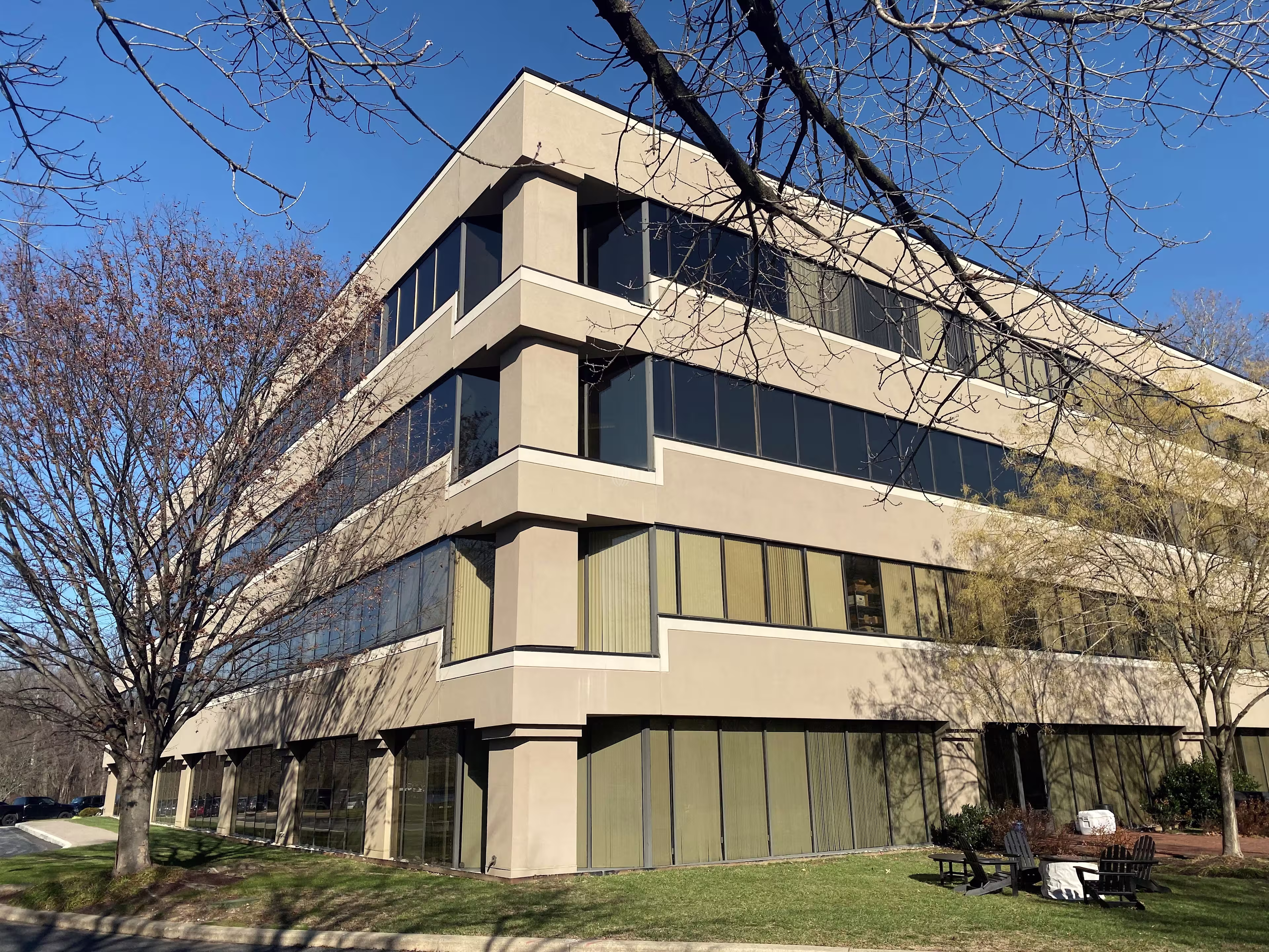 100 W Commons Blvd