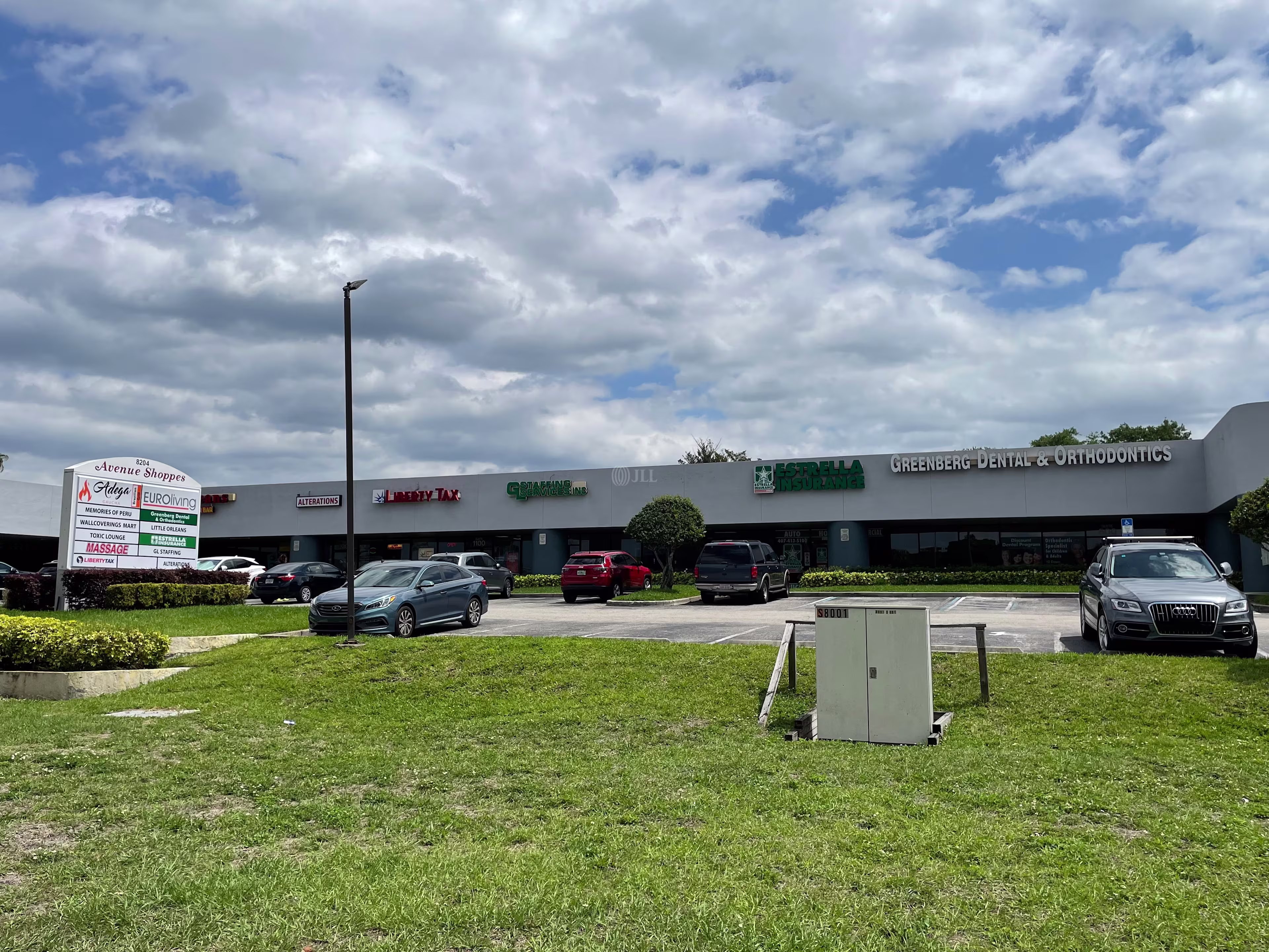 8204 Crystal Clear Ln