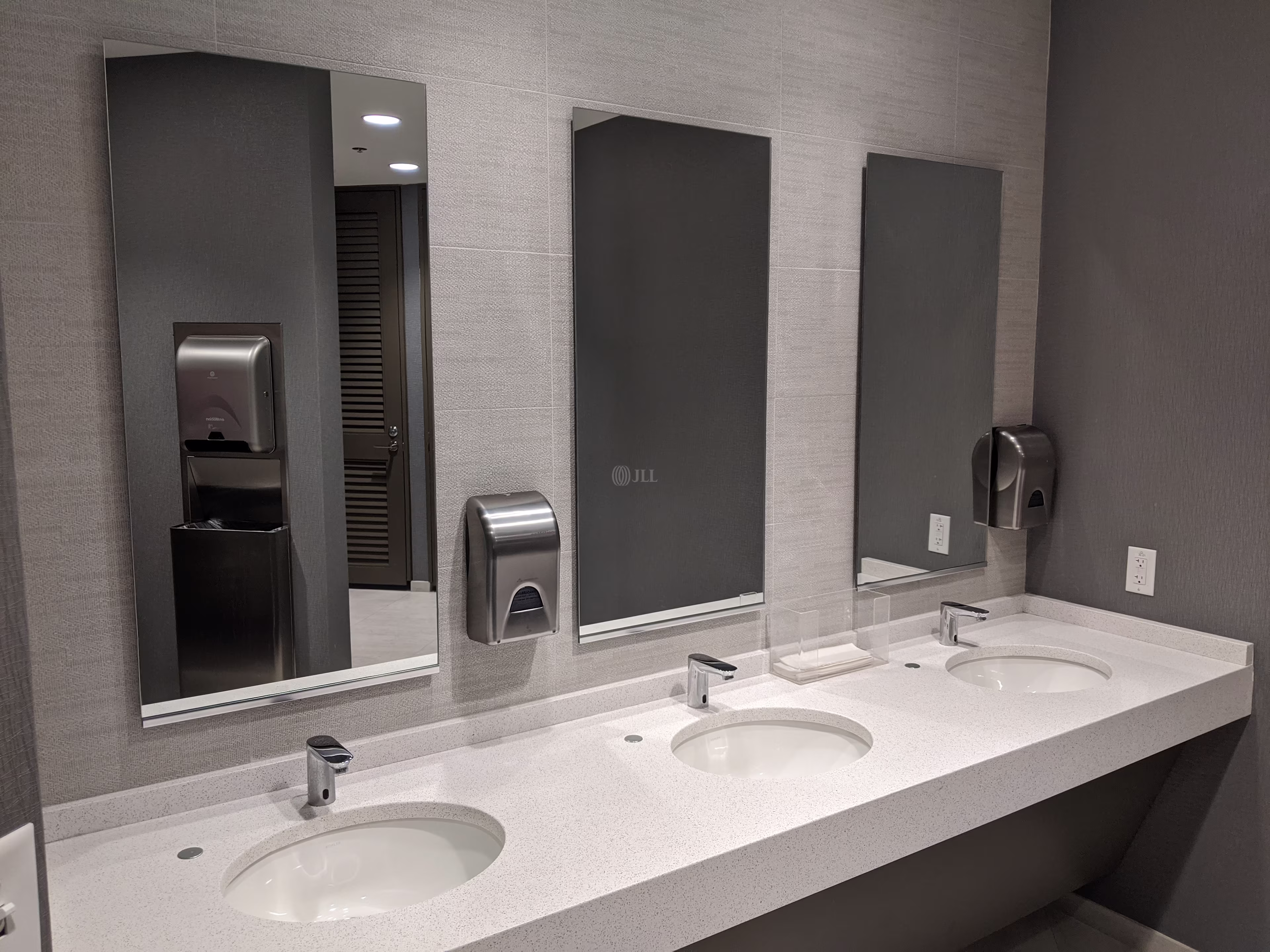 3001 N Rocky Point Dr E