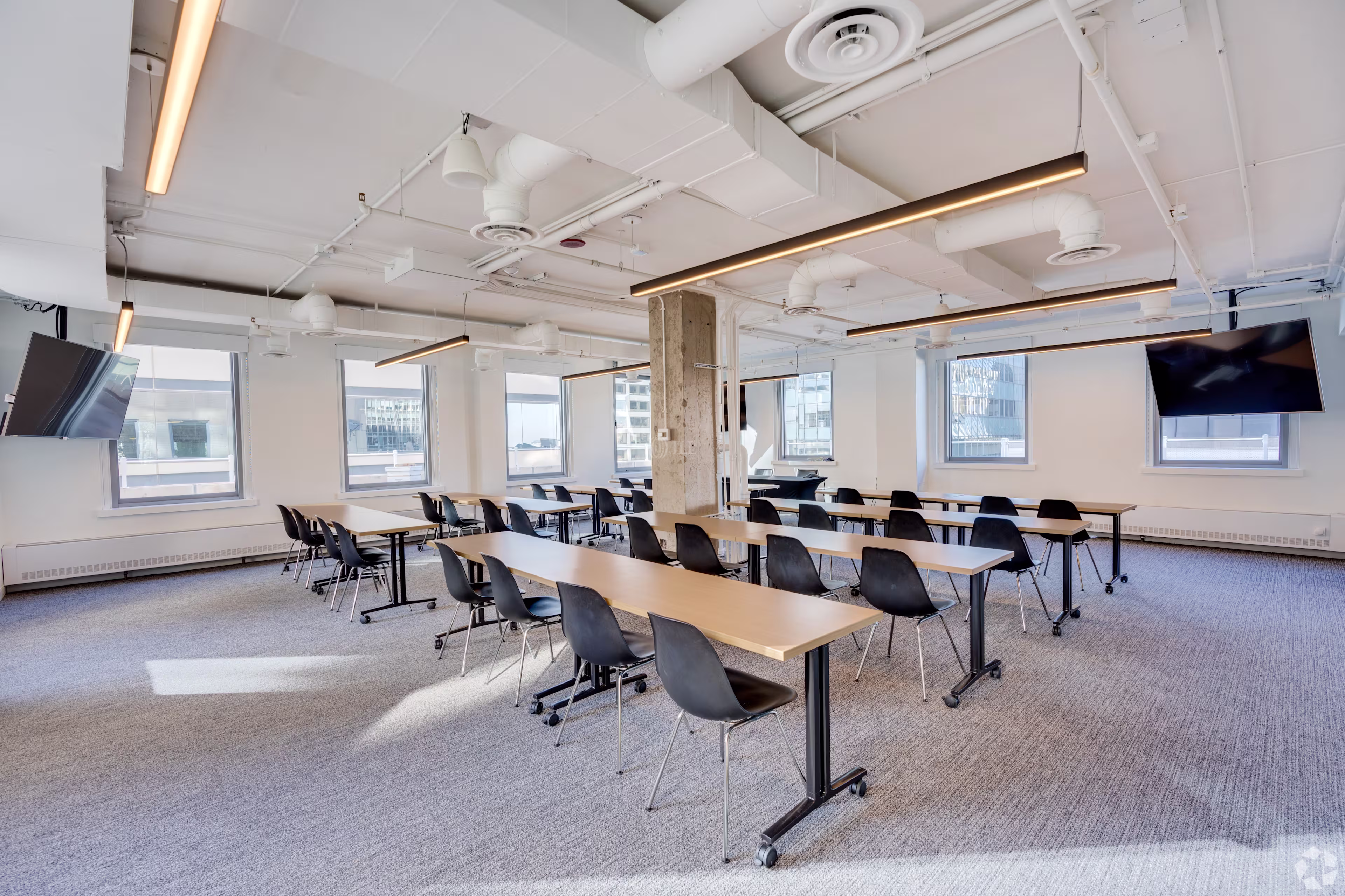 121 W Wacker Dr